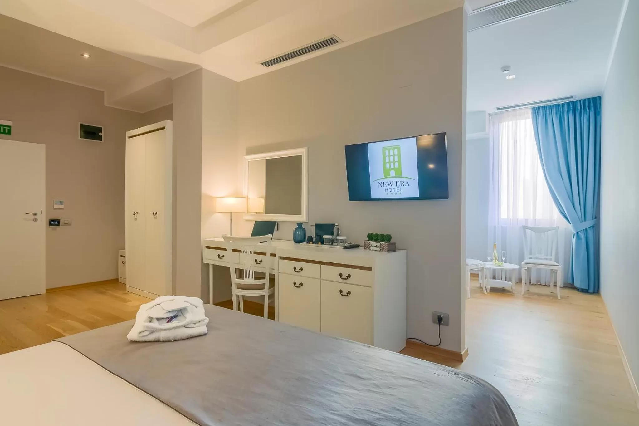 Bed in New Era Hotel Old Town Party Zone Bucharest- parking with fee nearby - NOT at the hotel !