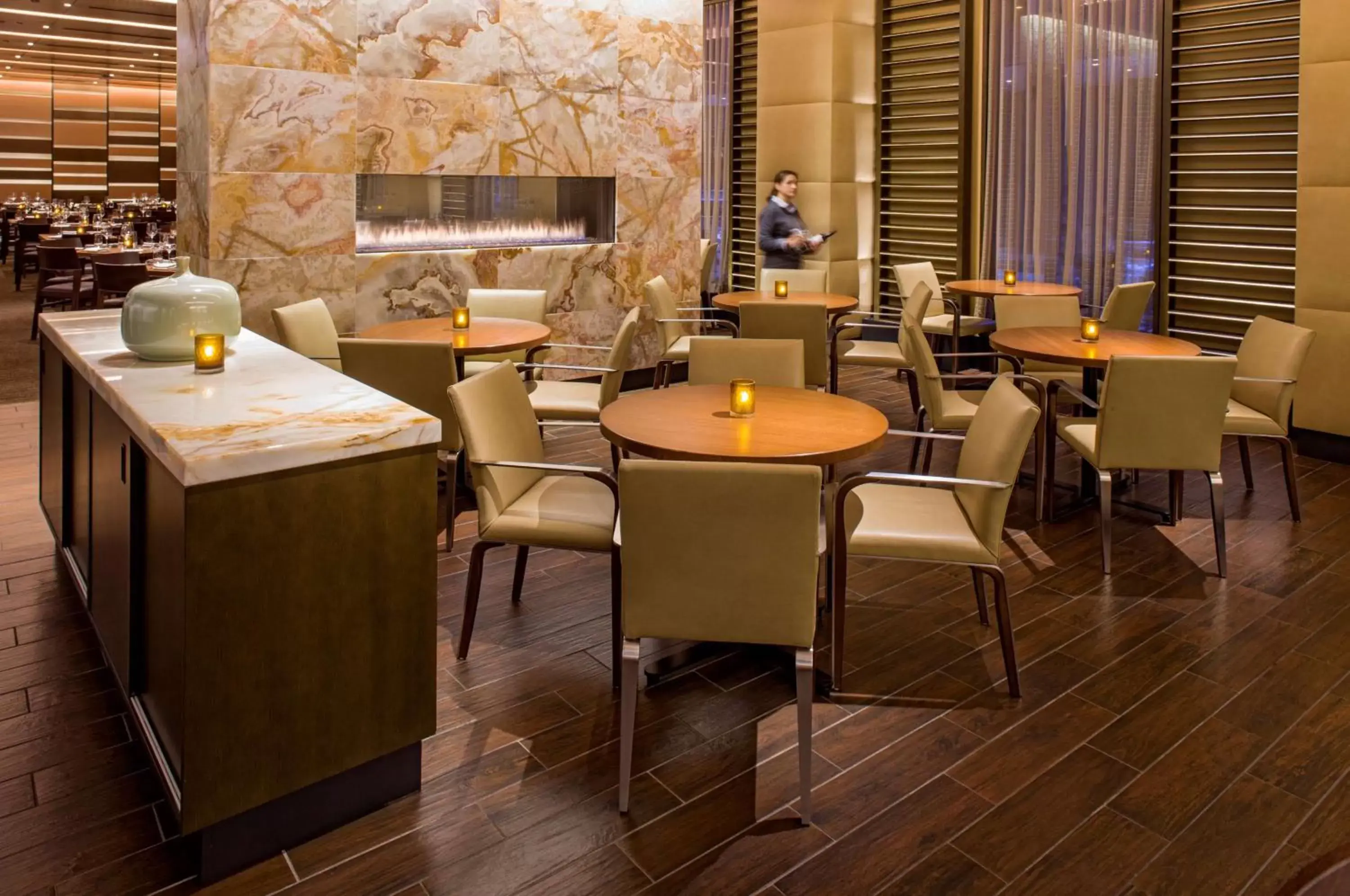 Lounge or bar, Restaurant/Places to Eat in Hyatt Regency Chicago