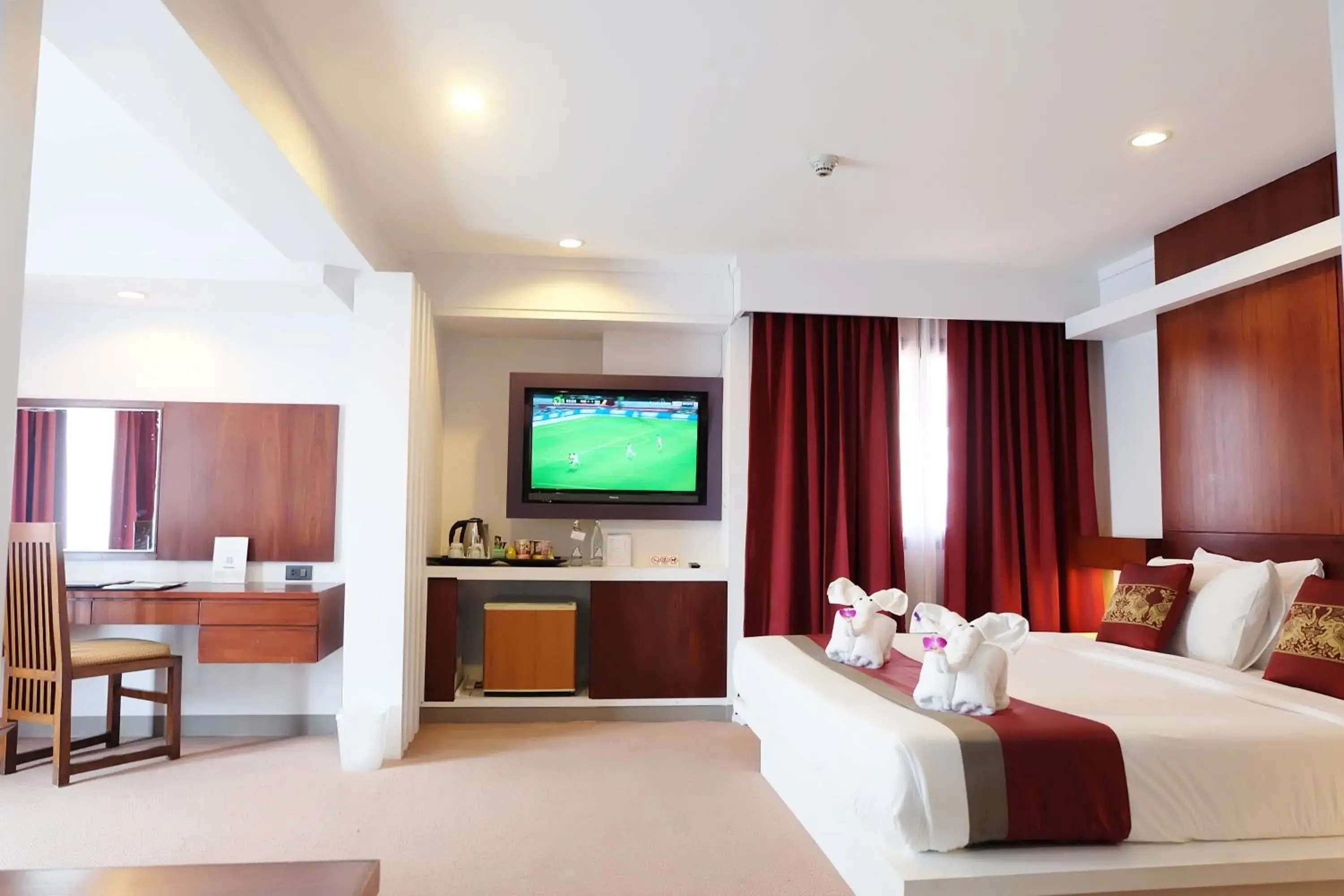 Bedroom, TV/Entertainment Center in Star Hotel Chiang Mai - SHA Extra Pus