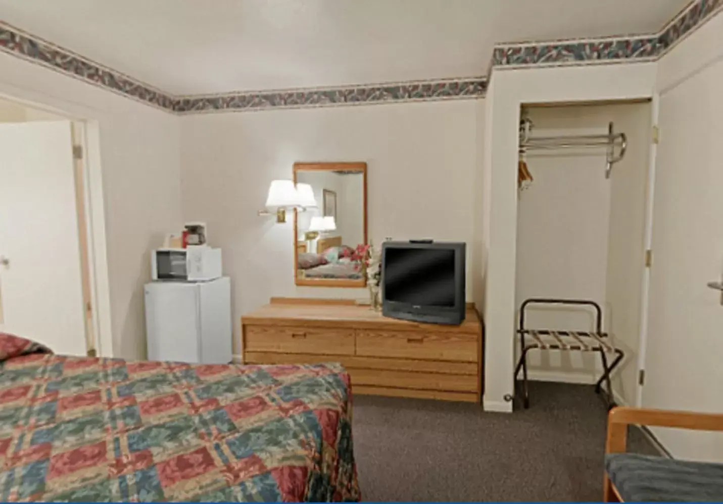 TV/Entertainment Center in Americas Best Value Inn Belleville