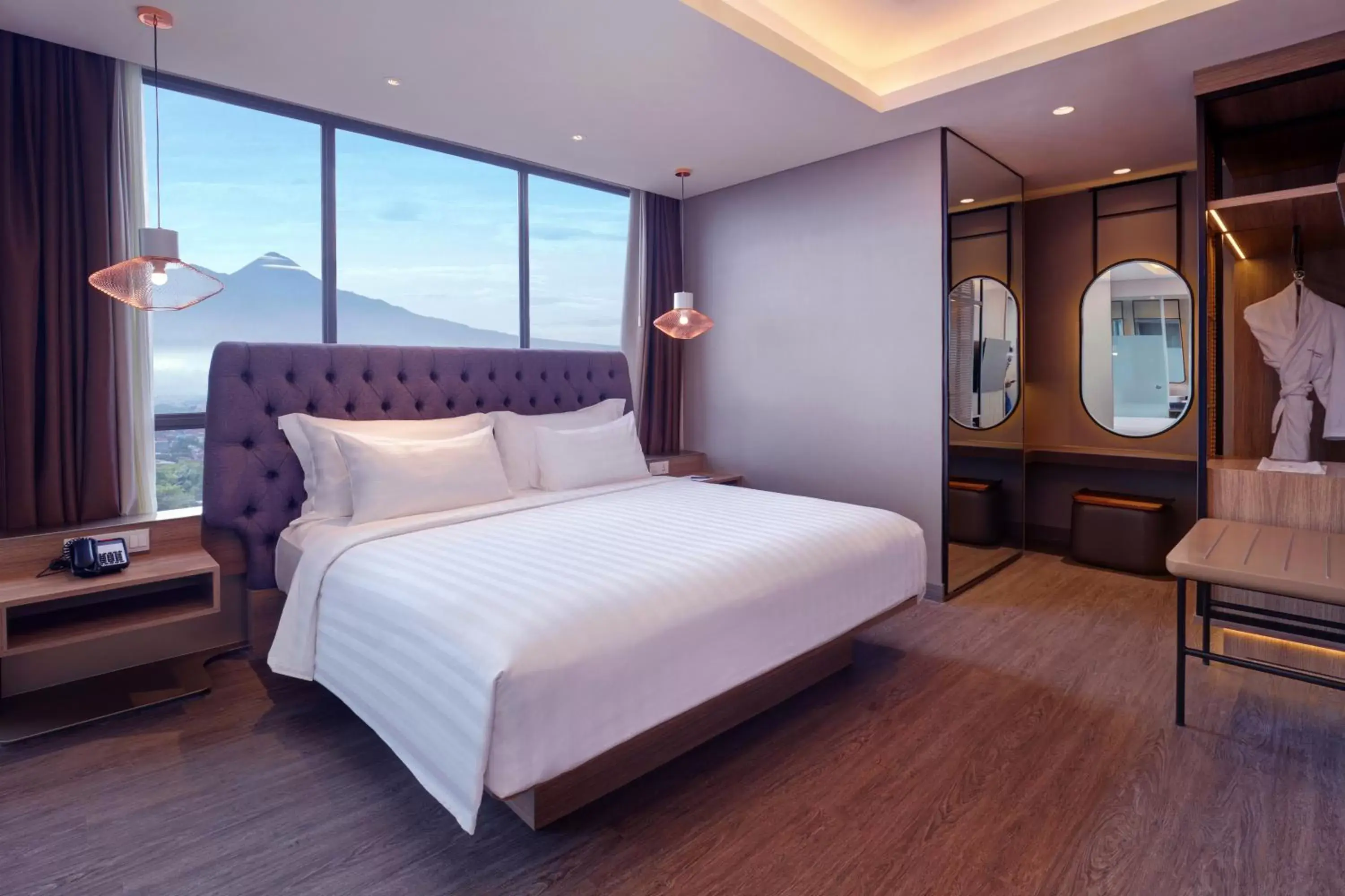 Bedroom in Grand Mercure Malang