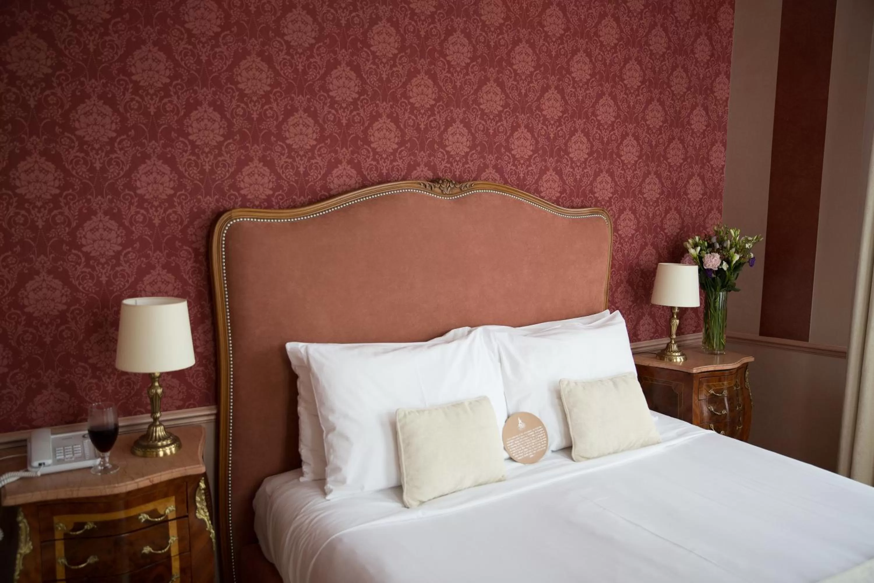 Bed in Eiffel Trocadéro