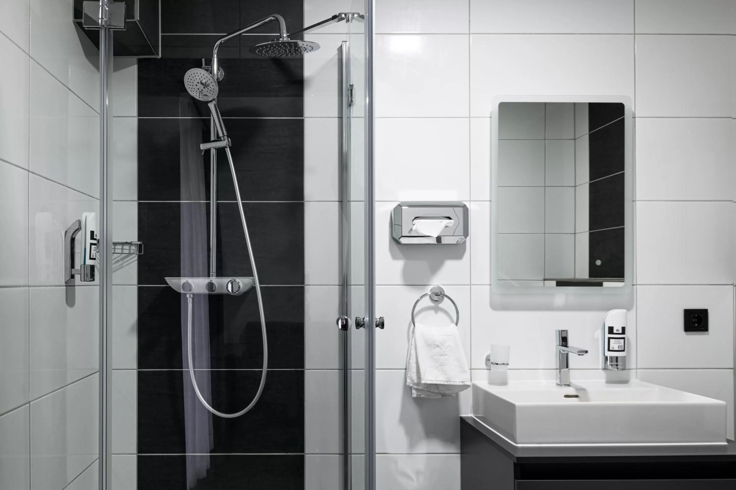 Shower in PARKHOTEL BRAUNAU - 24 Stunden Self Check-IN