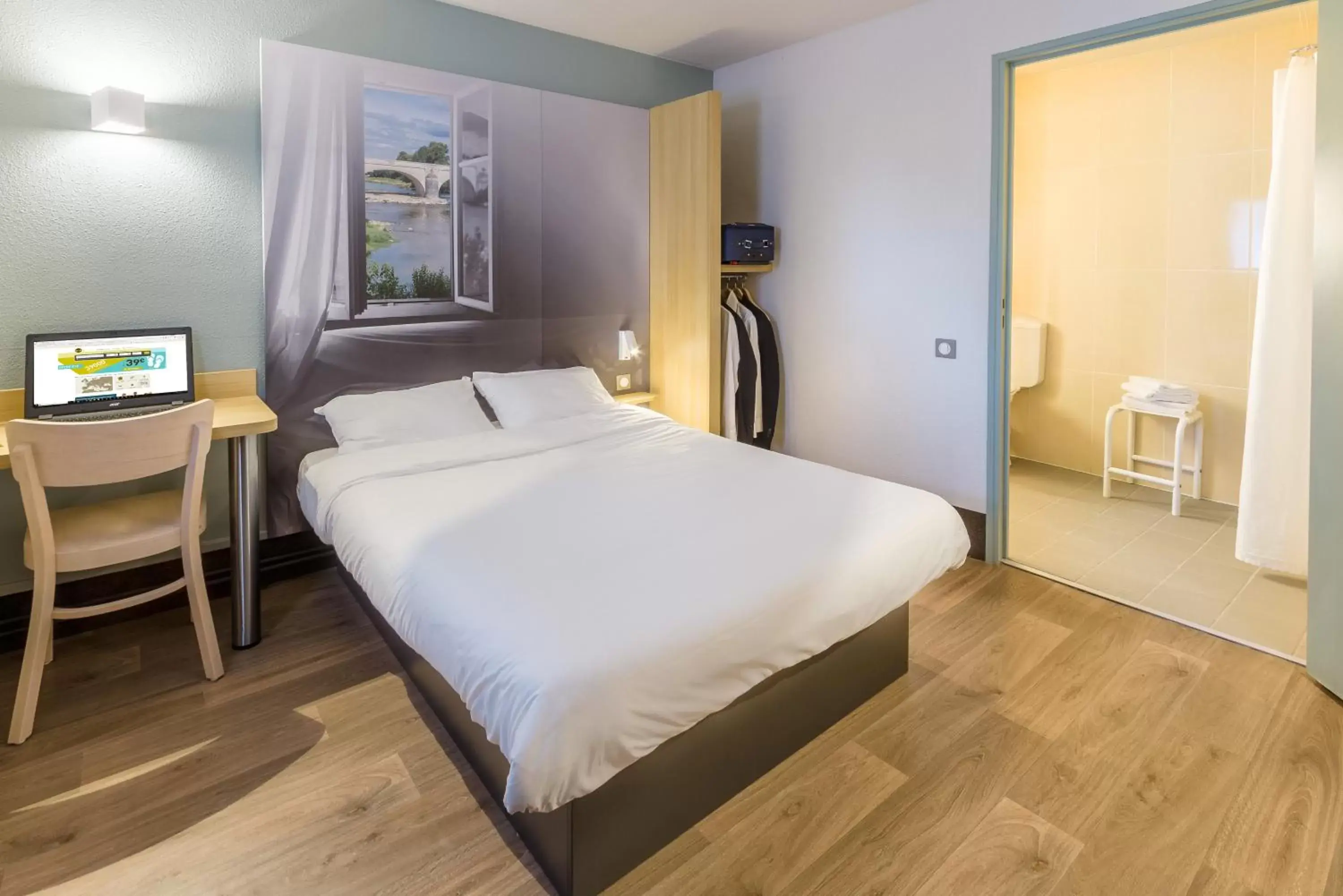 Bedroom, Bed in B&B HOTEL Nantes Parc Expos La Beaujoire