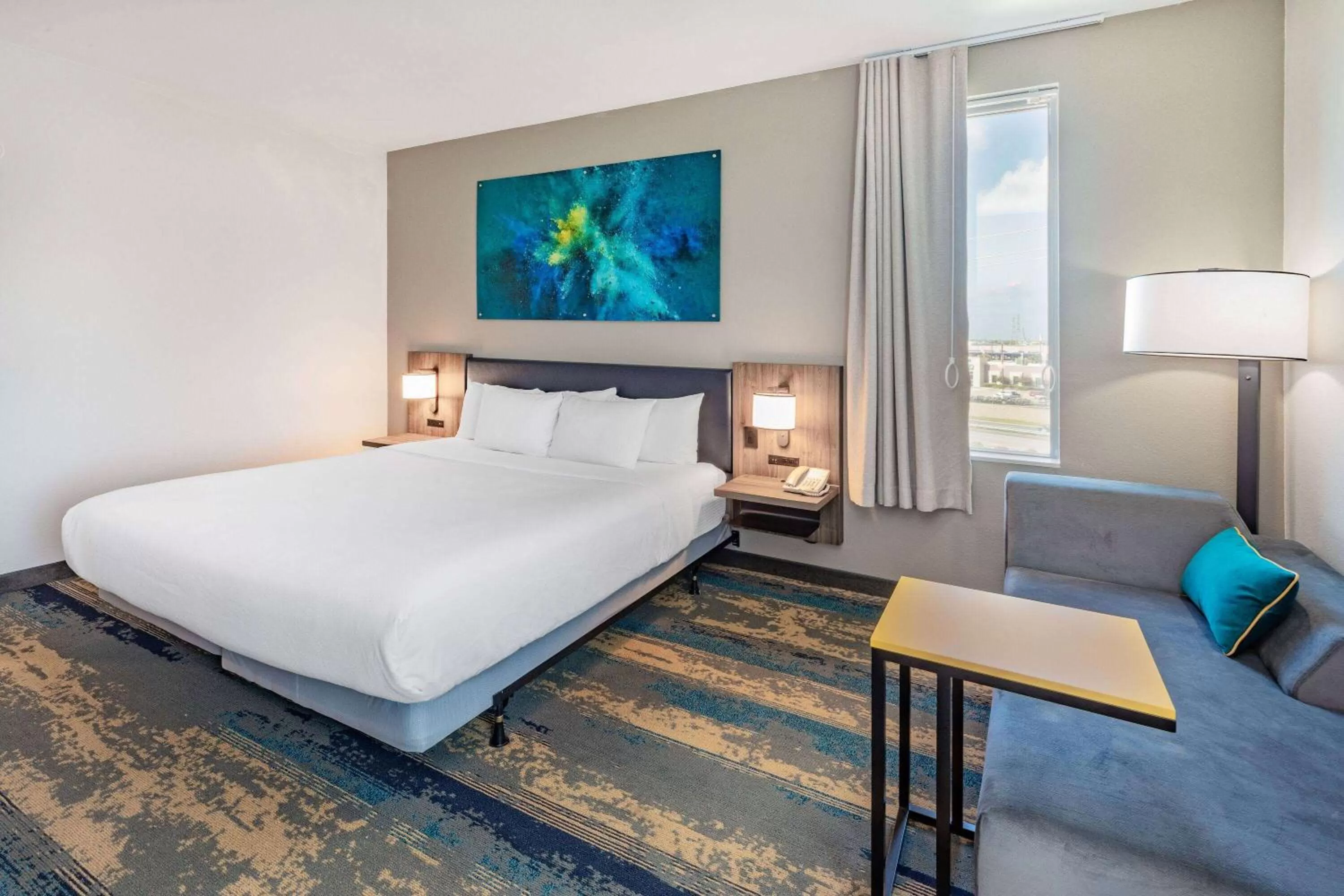 1 King Bed, Mobility Accessible Room, Bathtub w/ Grab Bars, Non-Smoking in La Quinta Inn & Suites by Wyndham Galveston North at I-45