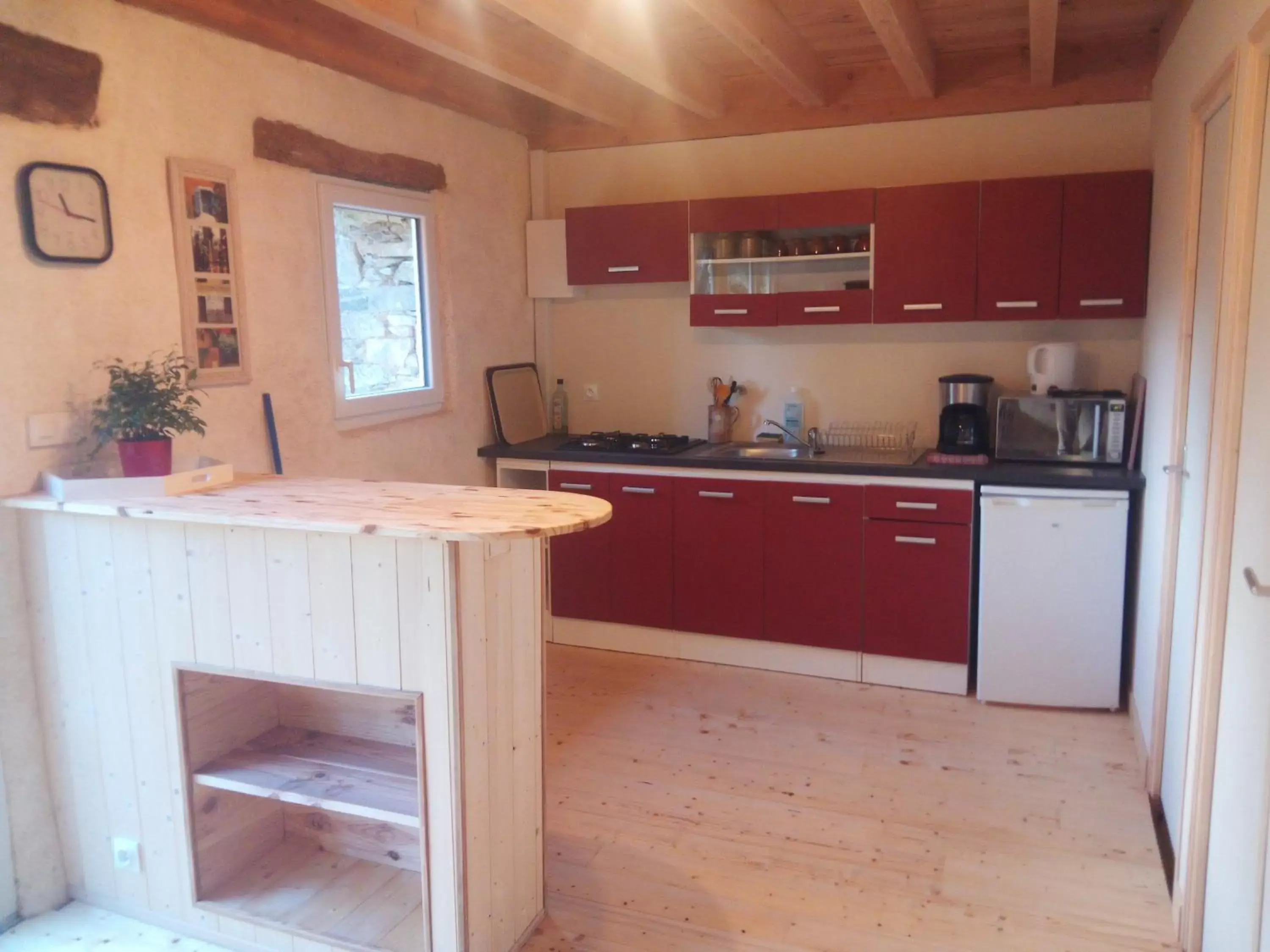 Communal kitchen, Kitchen/Kitchenette in Le Jardin Enchanteur, chaleureuse maison d'hôtes calme et accueillante