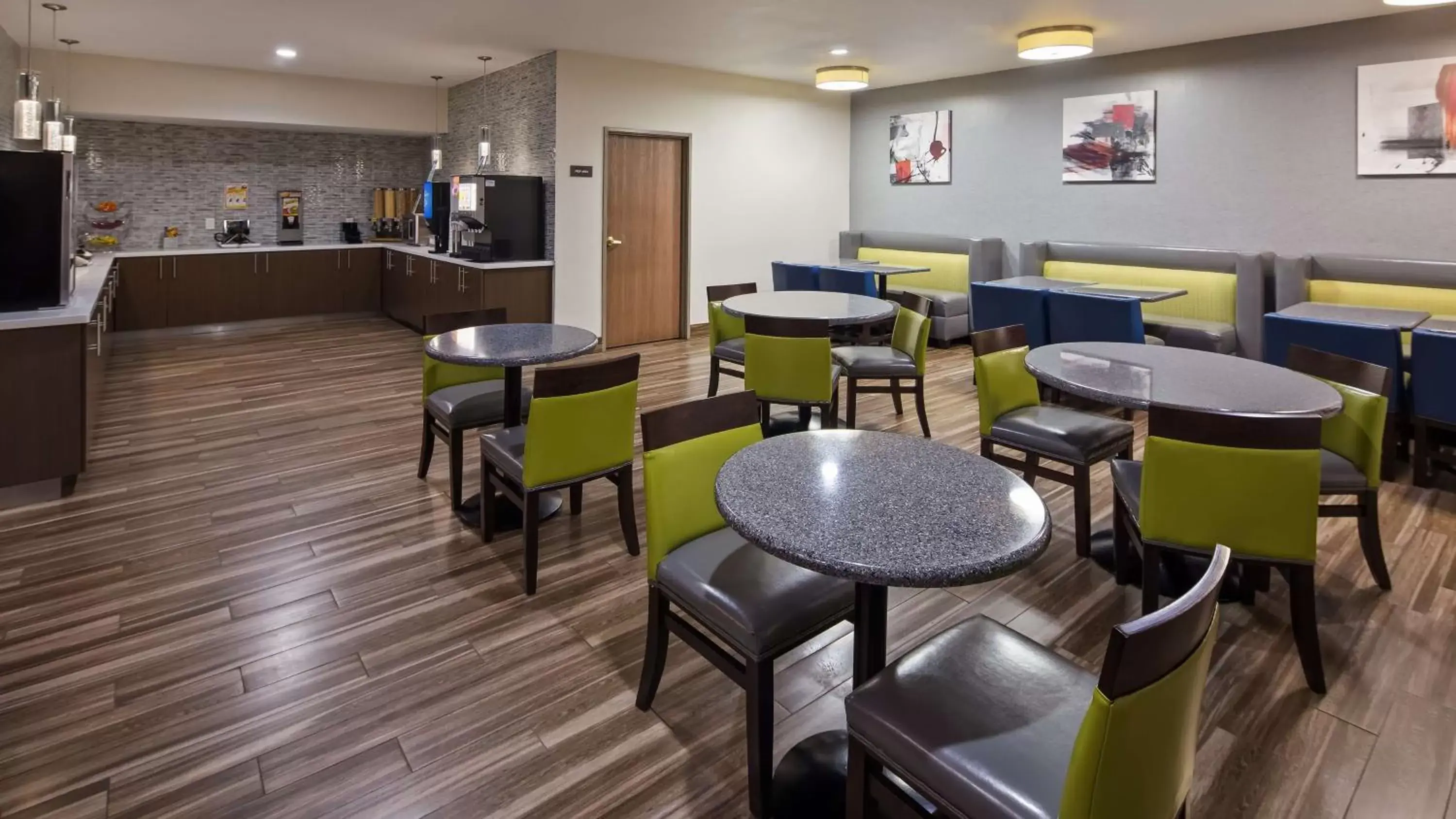 Restaurant/Places to Eat in Best Western Plus Mansfield Inn and Suites