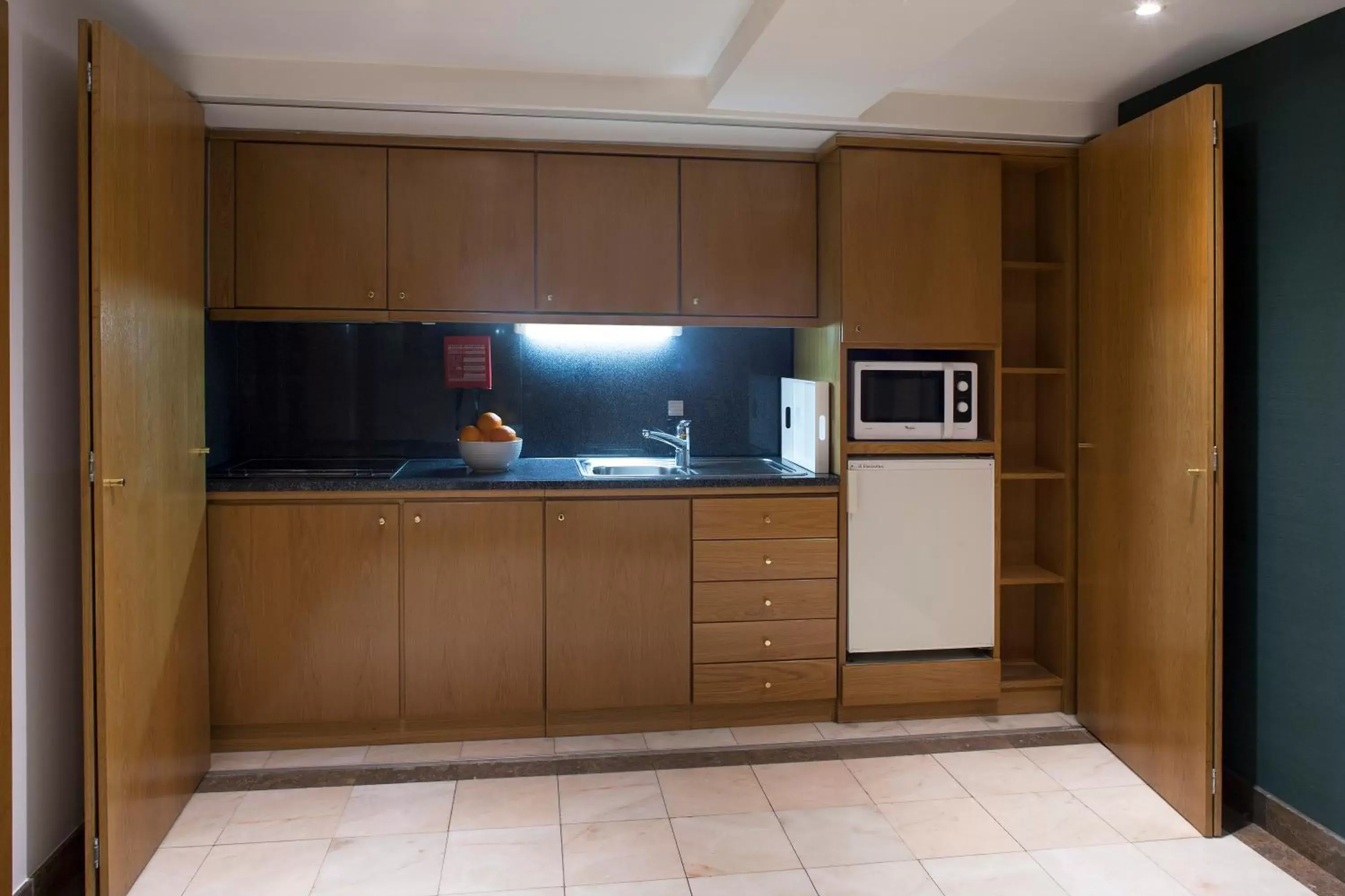 Kitchen or kitchenette, Kitchen/Kitchenette in Altis Suites Apartamentos Turísticos