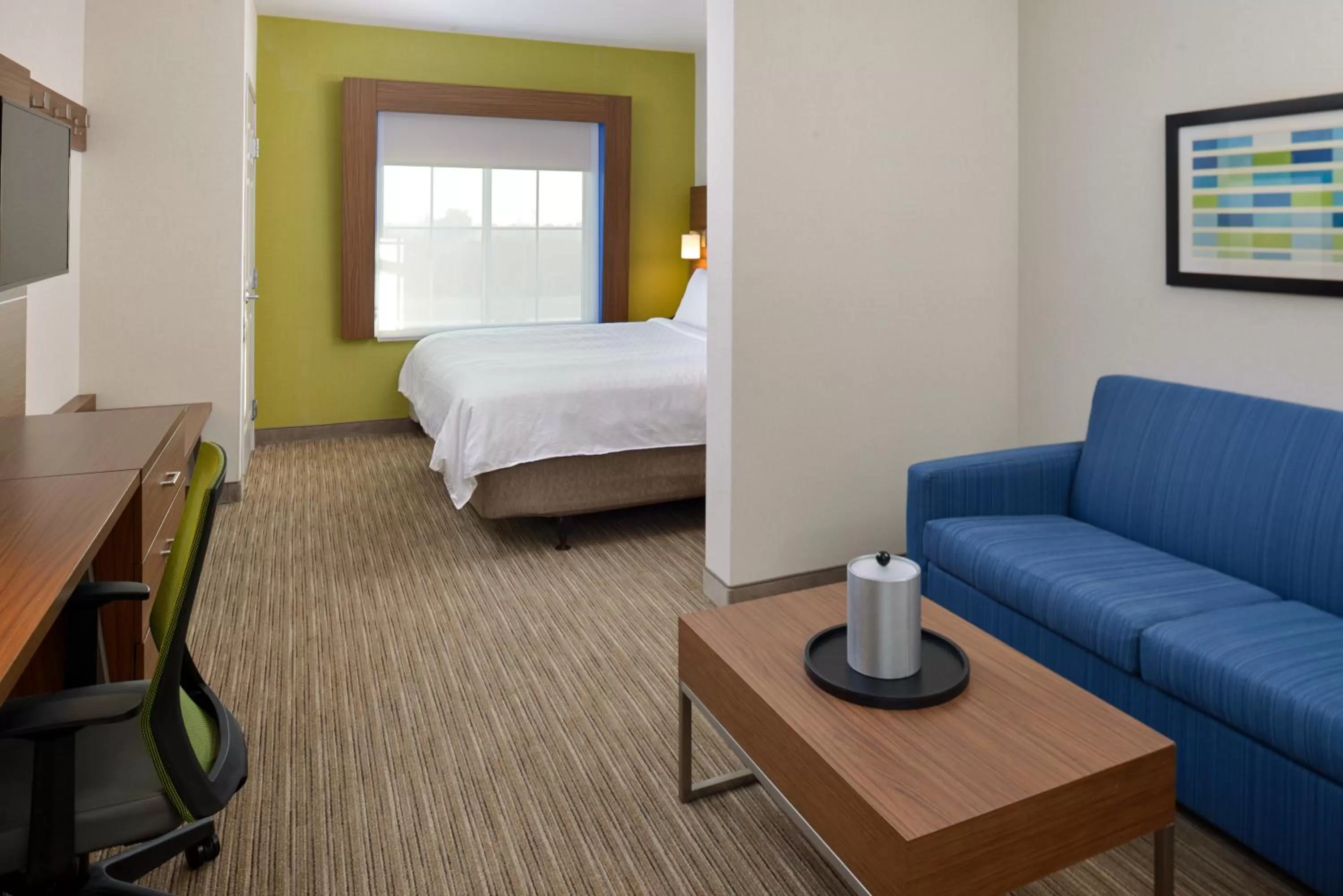 Photo of the whole room, Bed in Holiday Inn Express Lodi by IHG