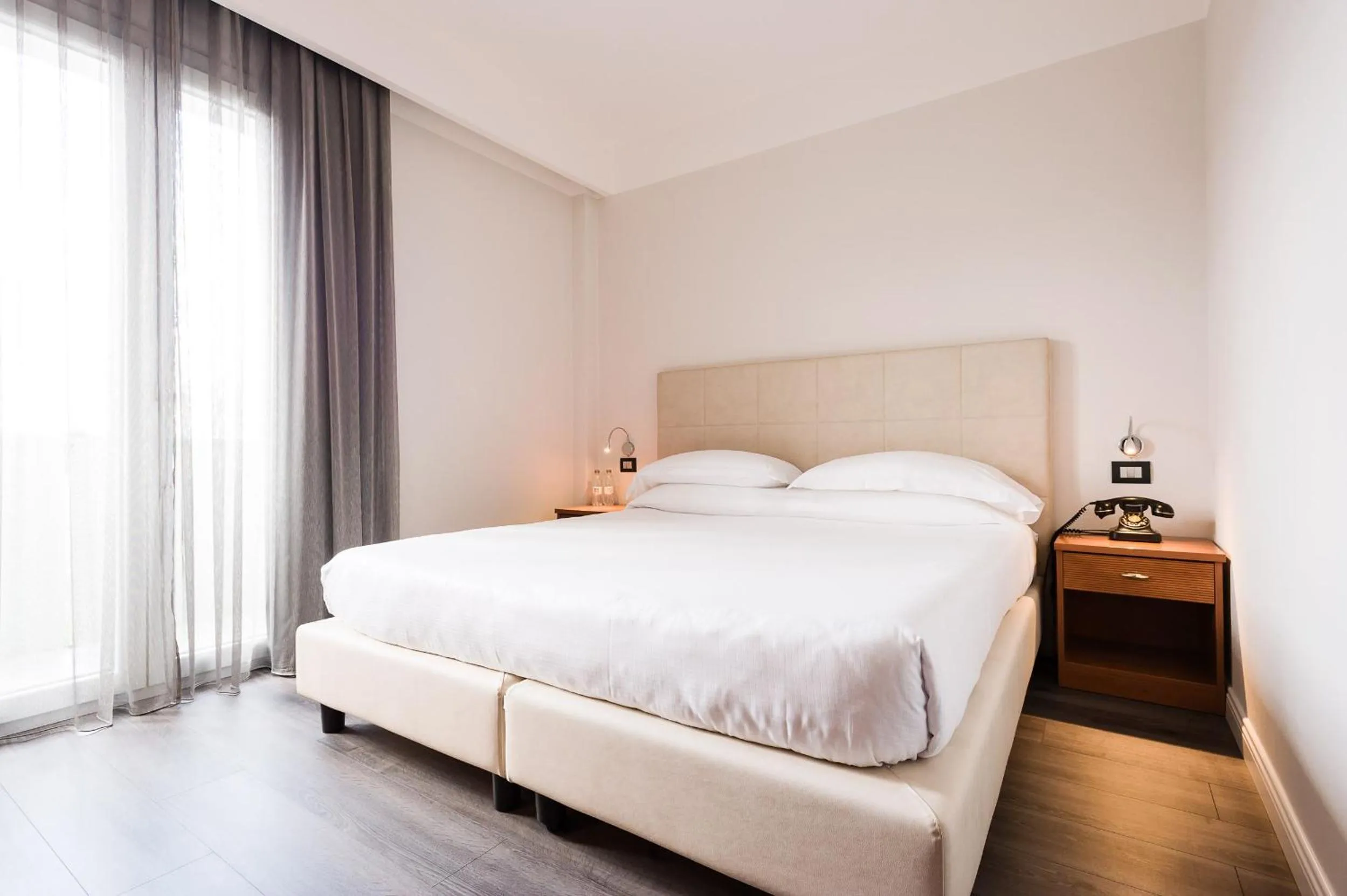 Bedroom, Bed in Hotel Garden Experience