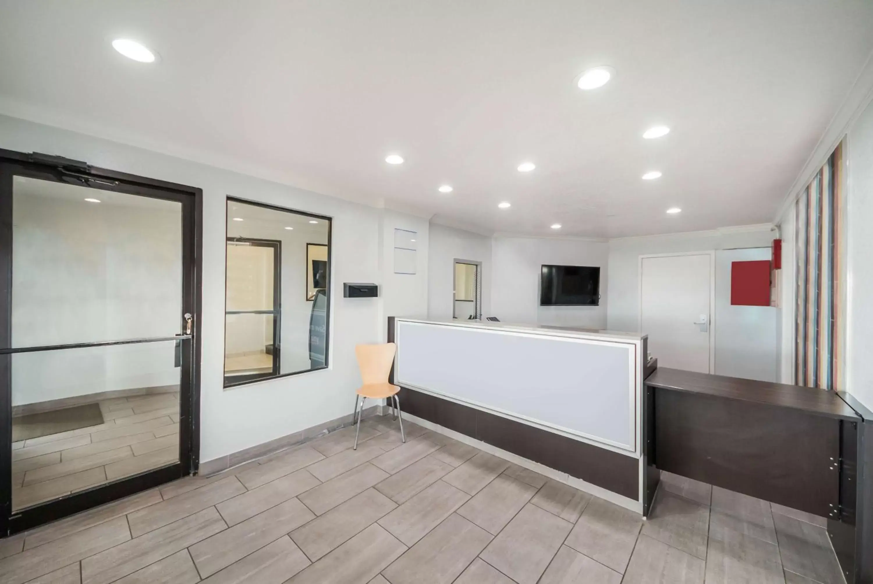 Lobby or reception, Bed in Studio 6 Laredo, Tx - North I-35 Lobby or reception, Bed in Studio 6 Laredo, Tx - North I-35