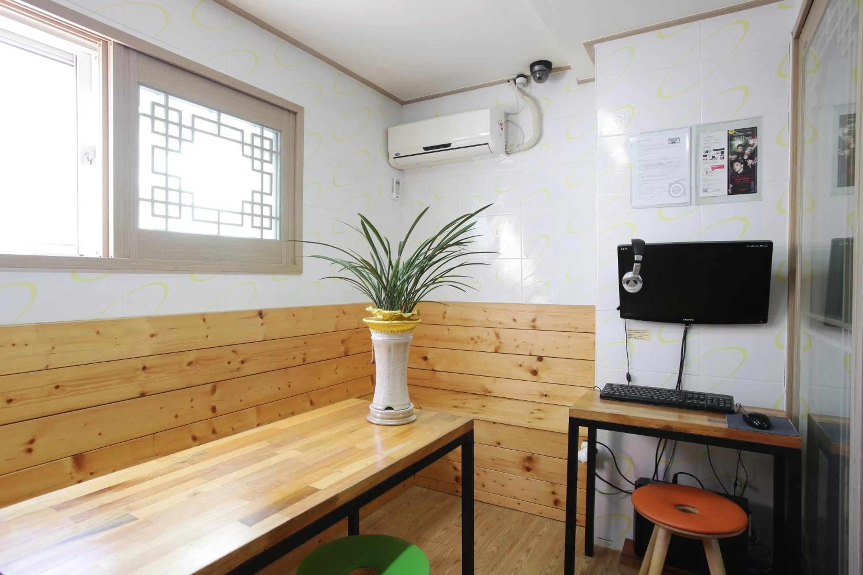 Communal lounge/ TV room, TV/Entertainment Center in K-POP Residence Myeongdong 1