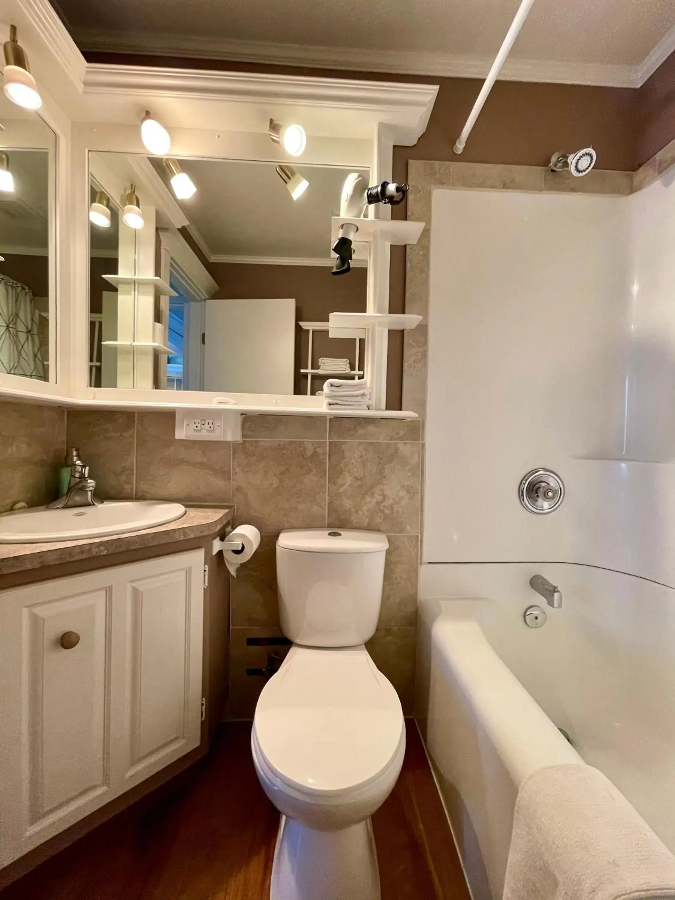 Toilet, Bathroom in Brookside Motel