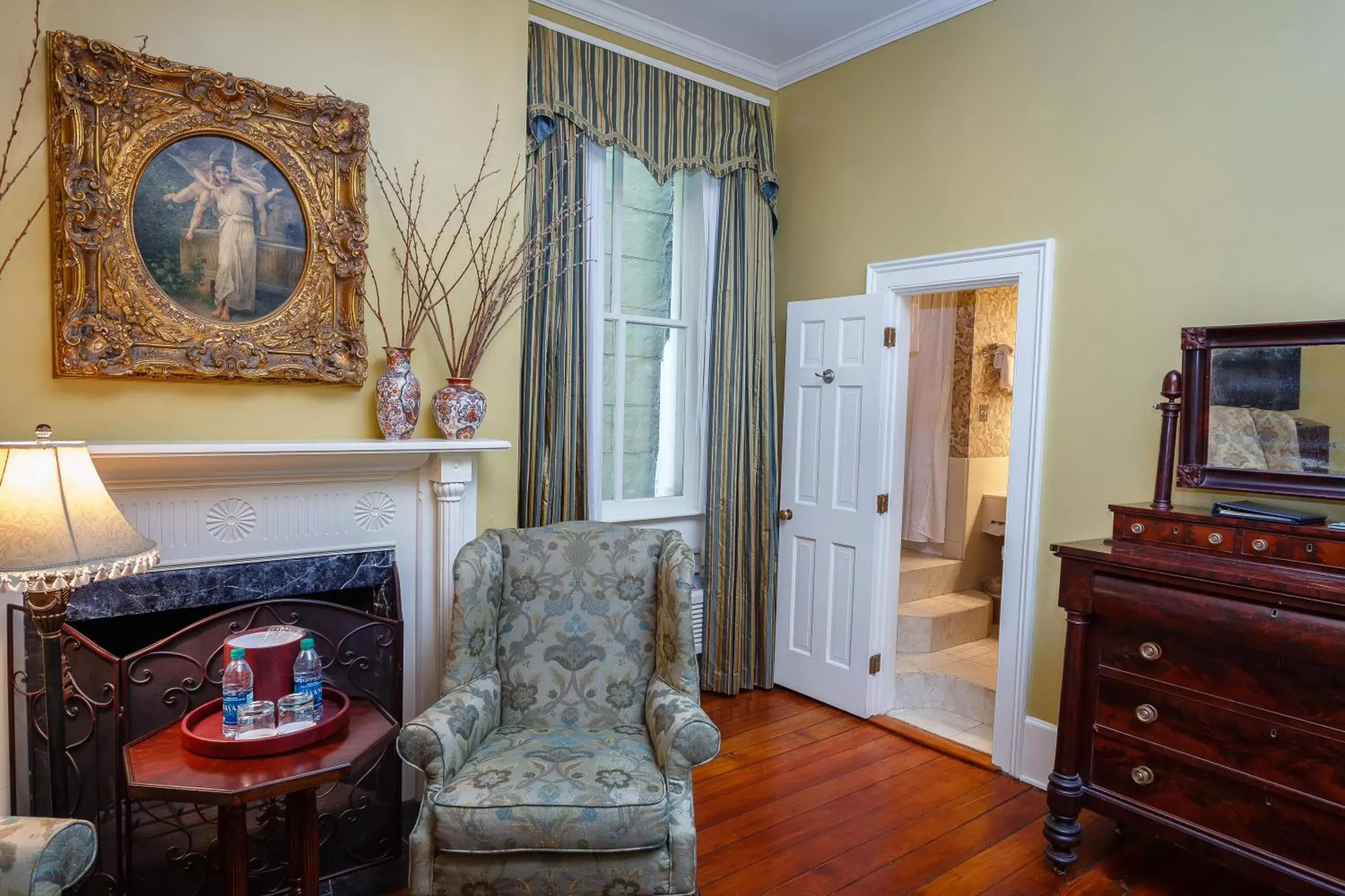 Bed, Seating Area in Eliza Thompson House, Historic Inns of Savannah Collection