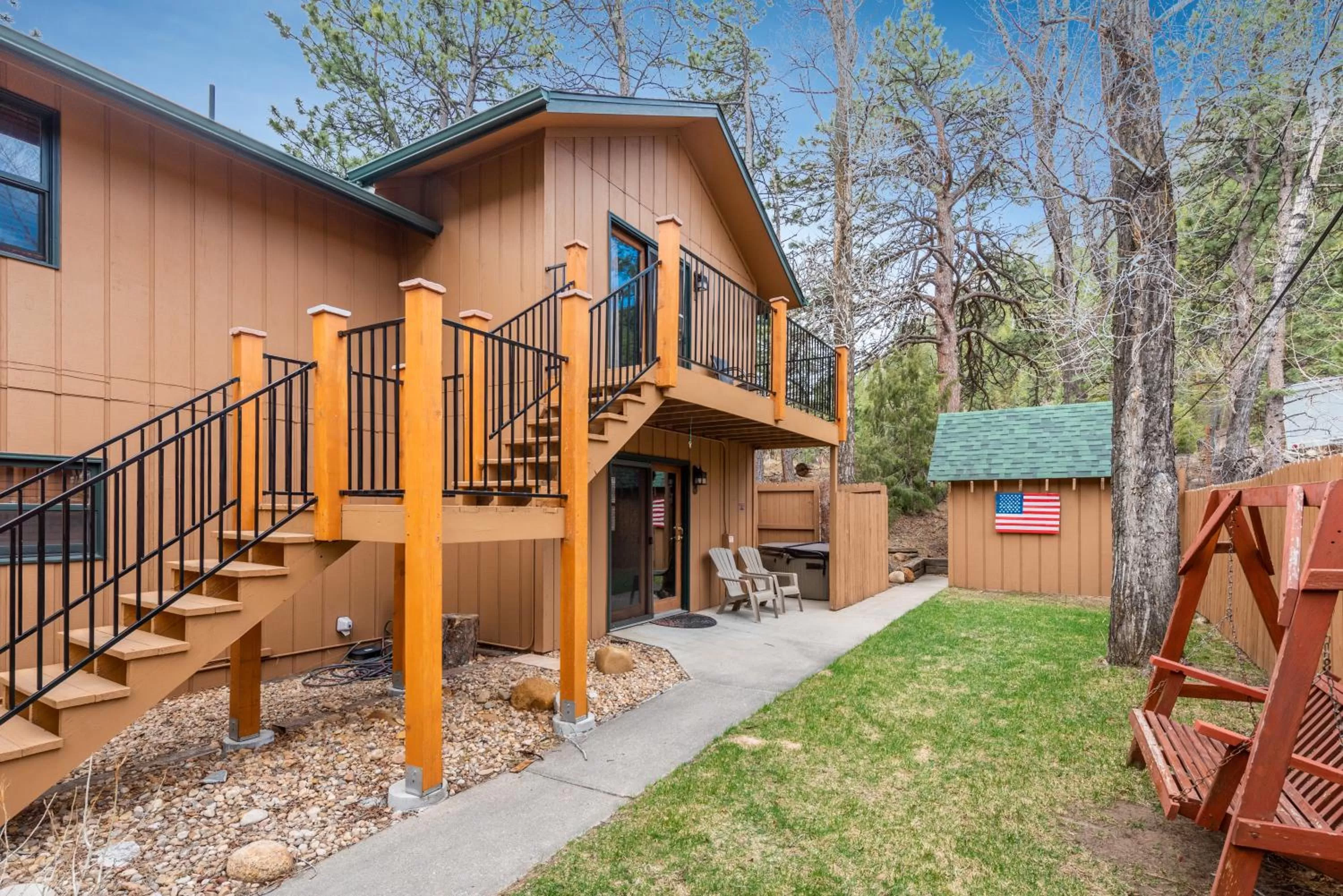 Garden in 4 Seasons Inn on Fall River