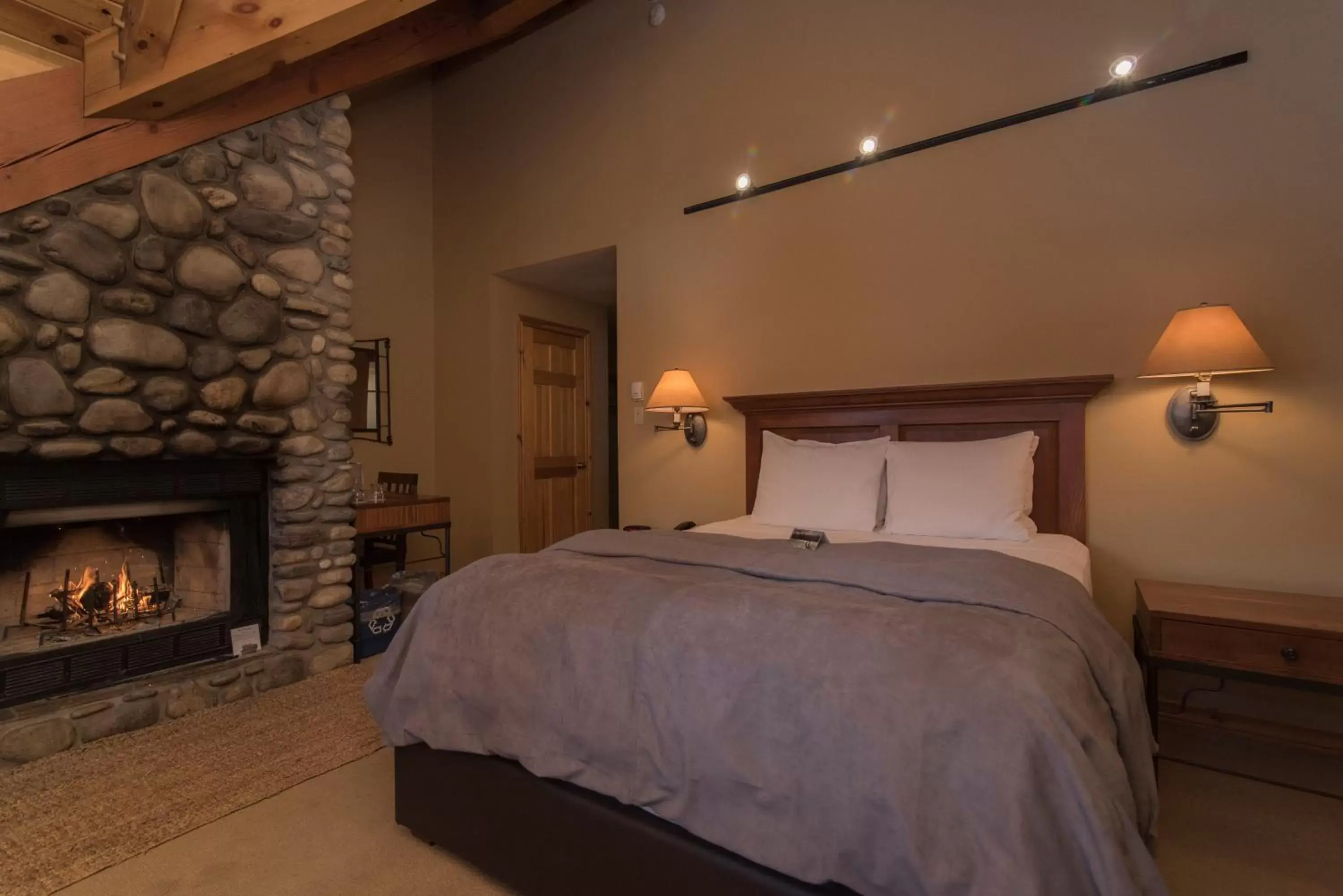 Bed in Buffalo Mountain Lodge