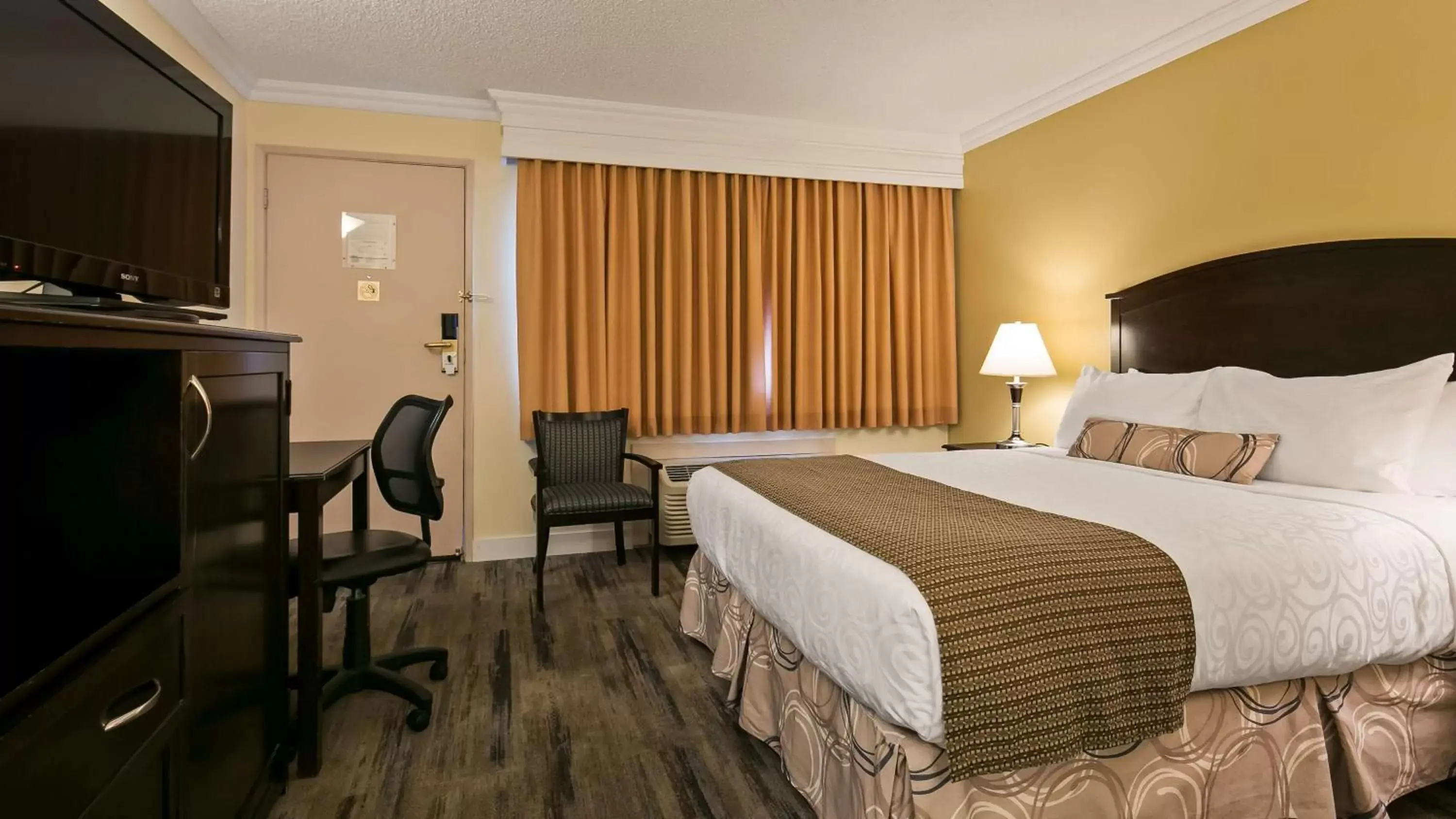 Photo of the whole room in Best Western PLUS Burnaby Hotel