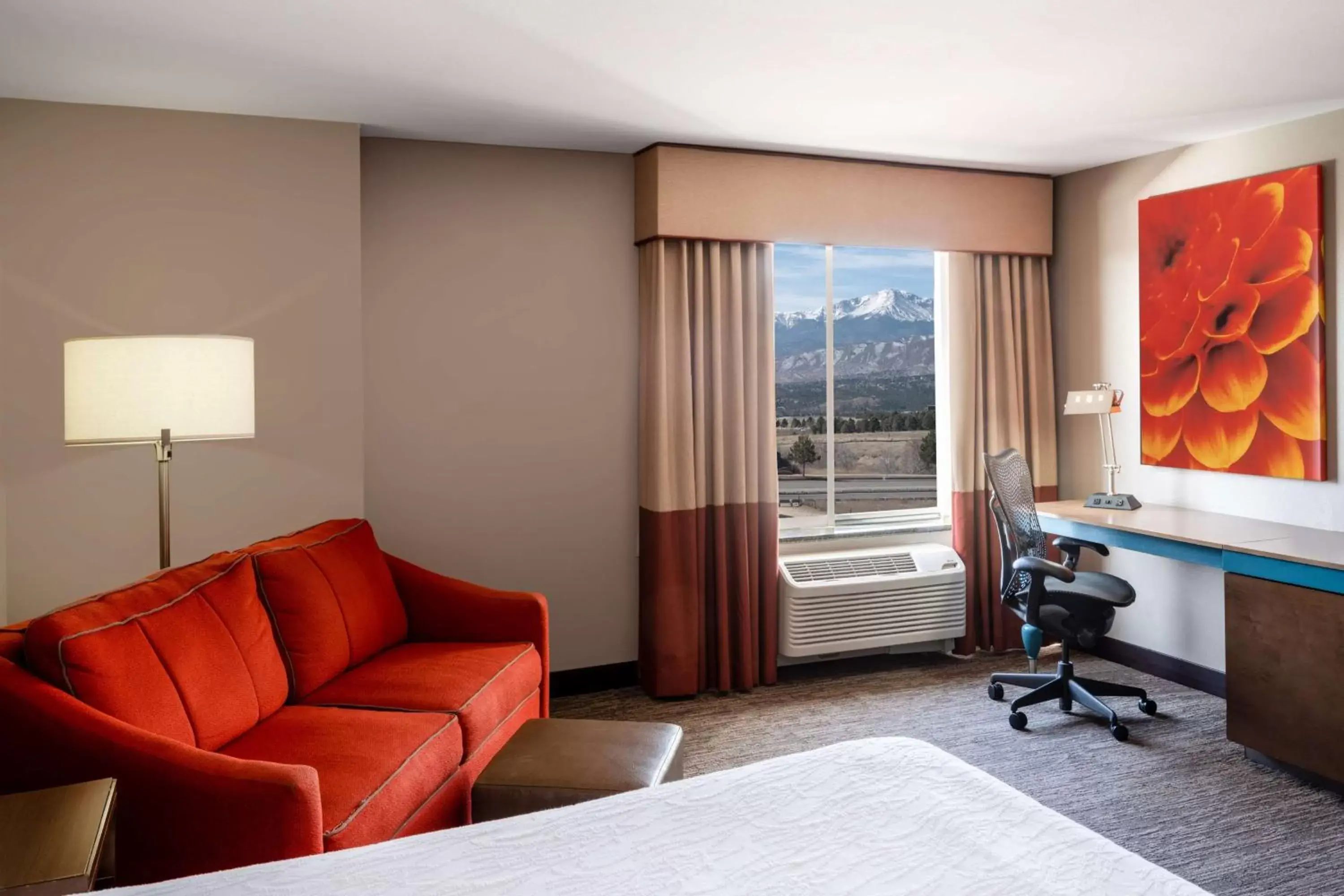Bedroom, Seating Area in Hilton Garden Inn Colorado Springs