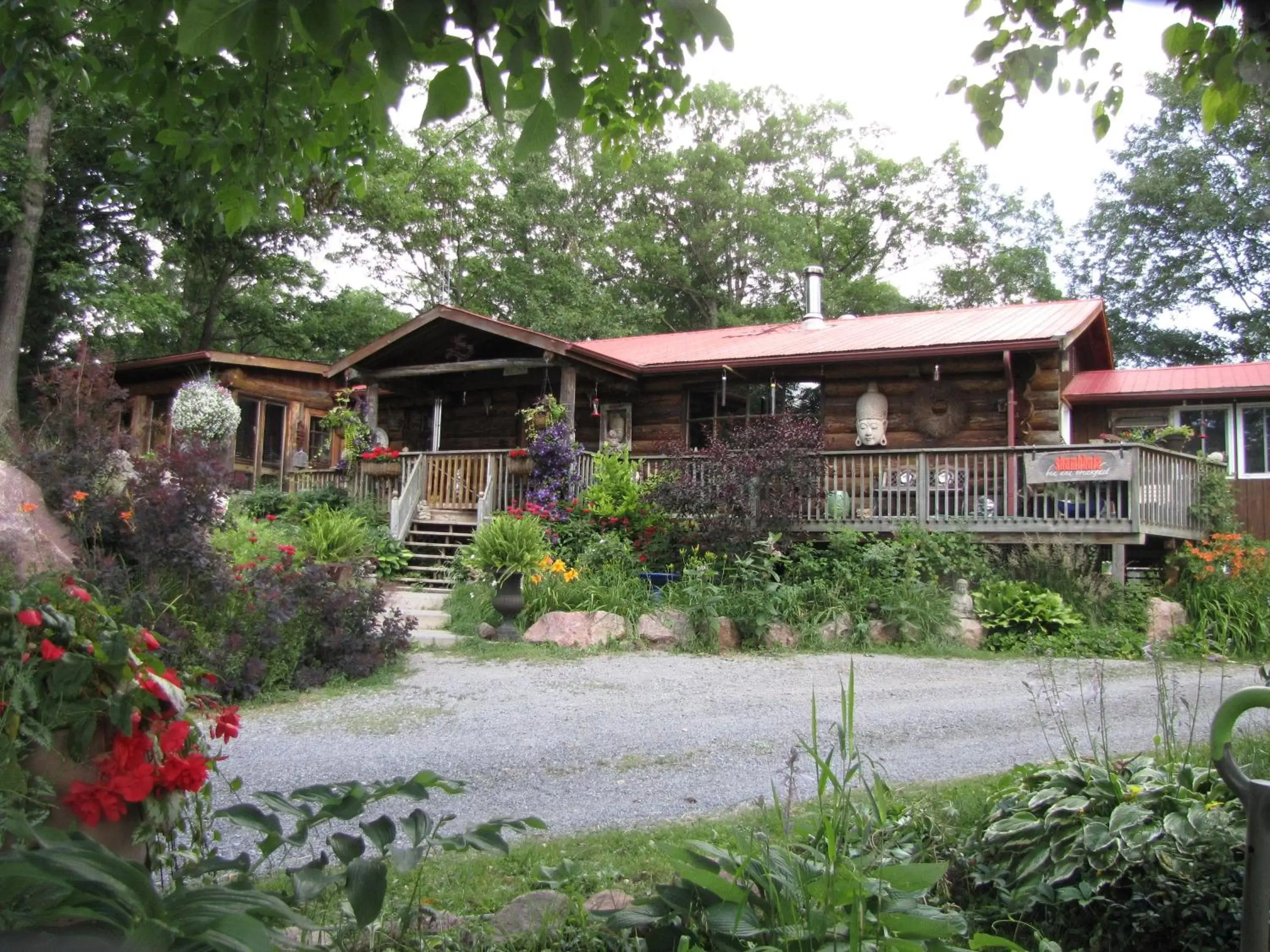 Property Building in Shambhala Bed and Breakfast
