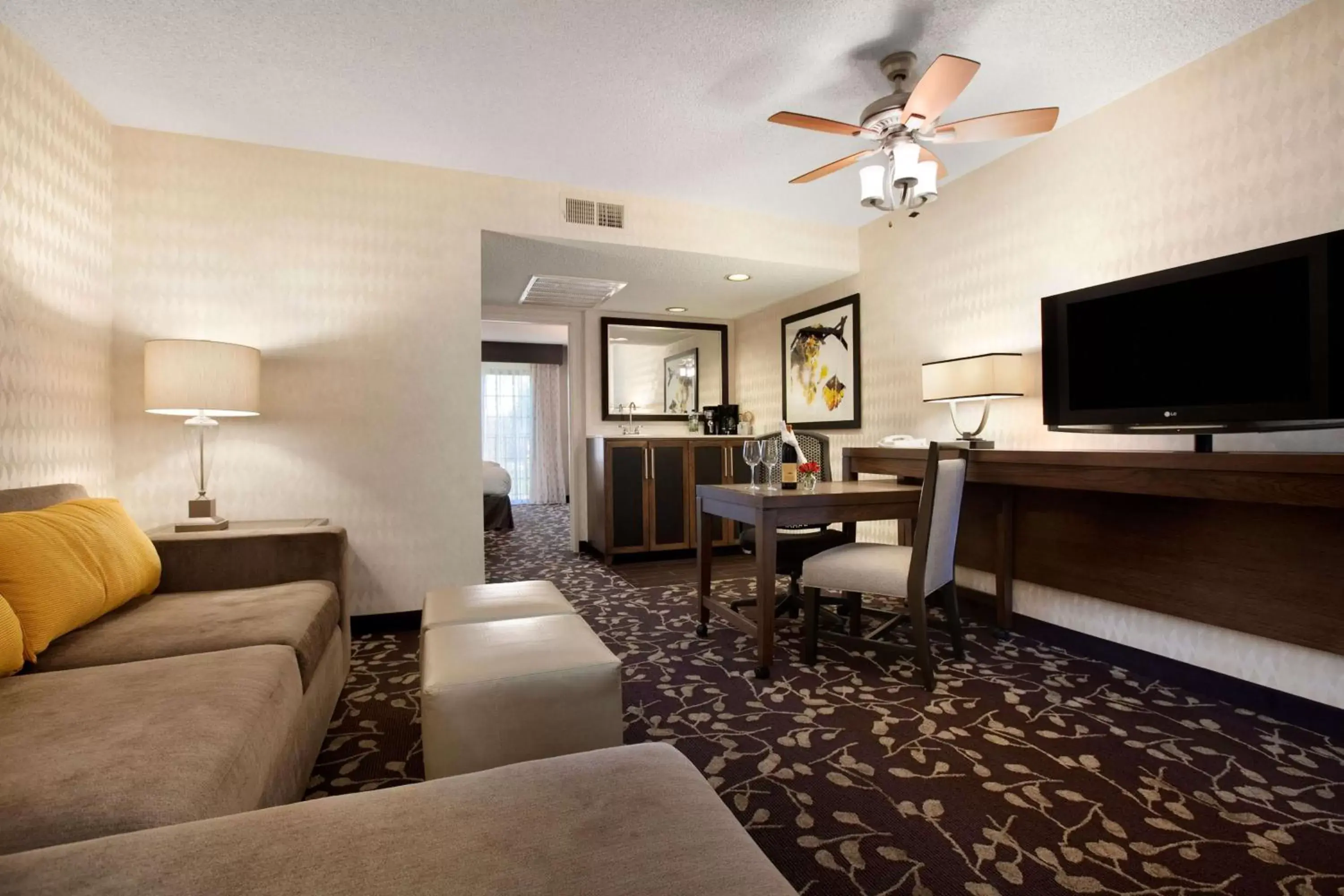 Bedroom, Seating Area in Embassy Suites by Hilton Napa Valley