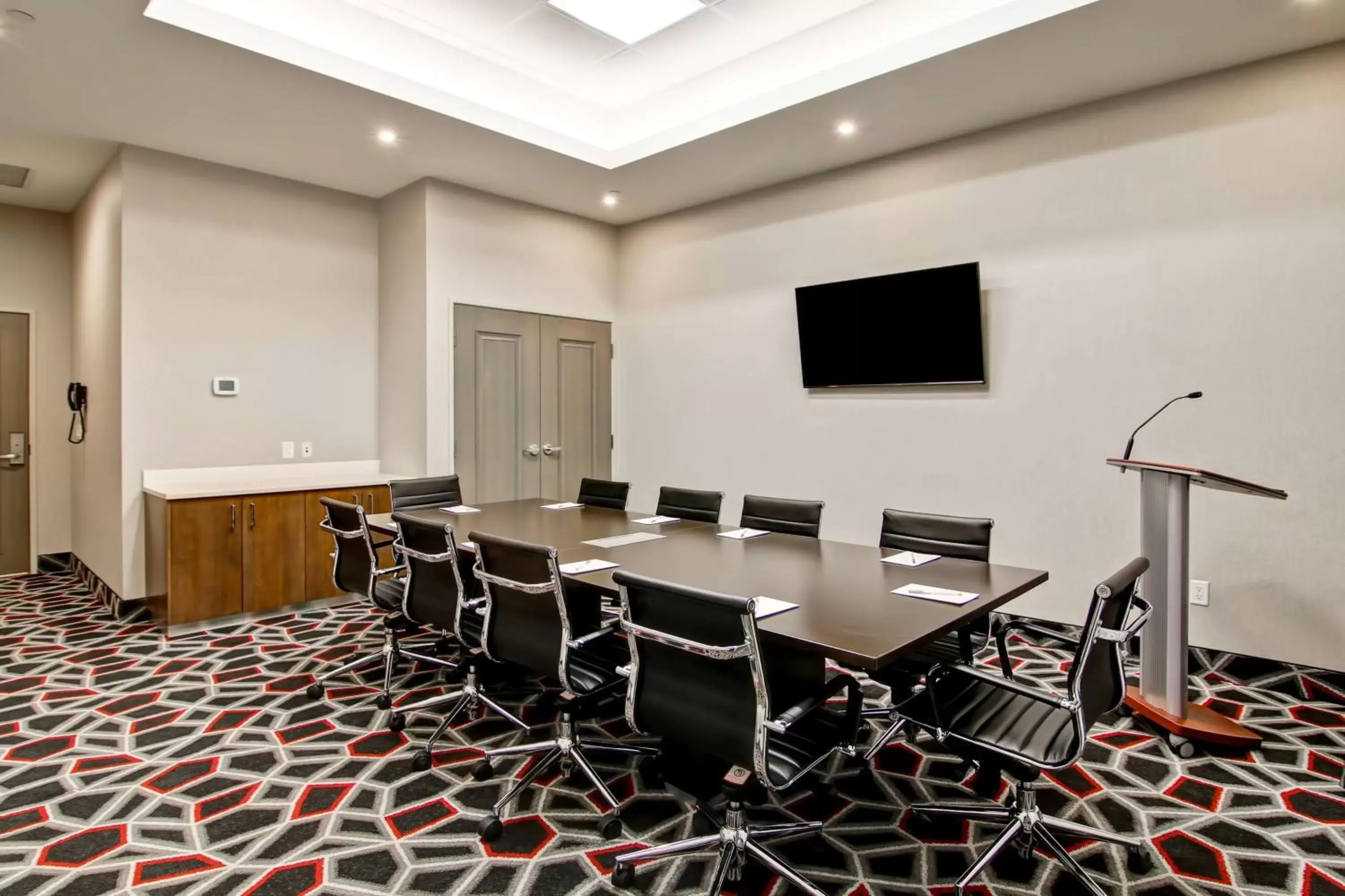 Meeting/conference room in Hampton Inn & Suites by Hilton Grande Prairie
