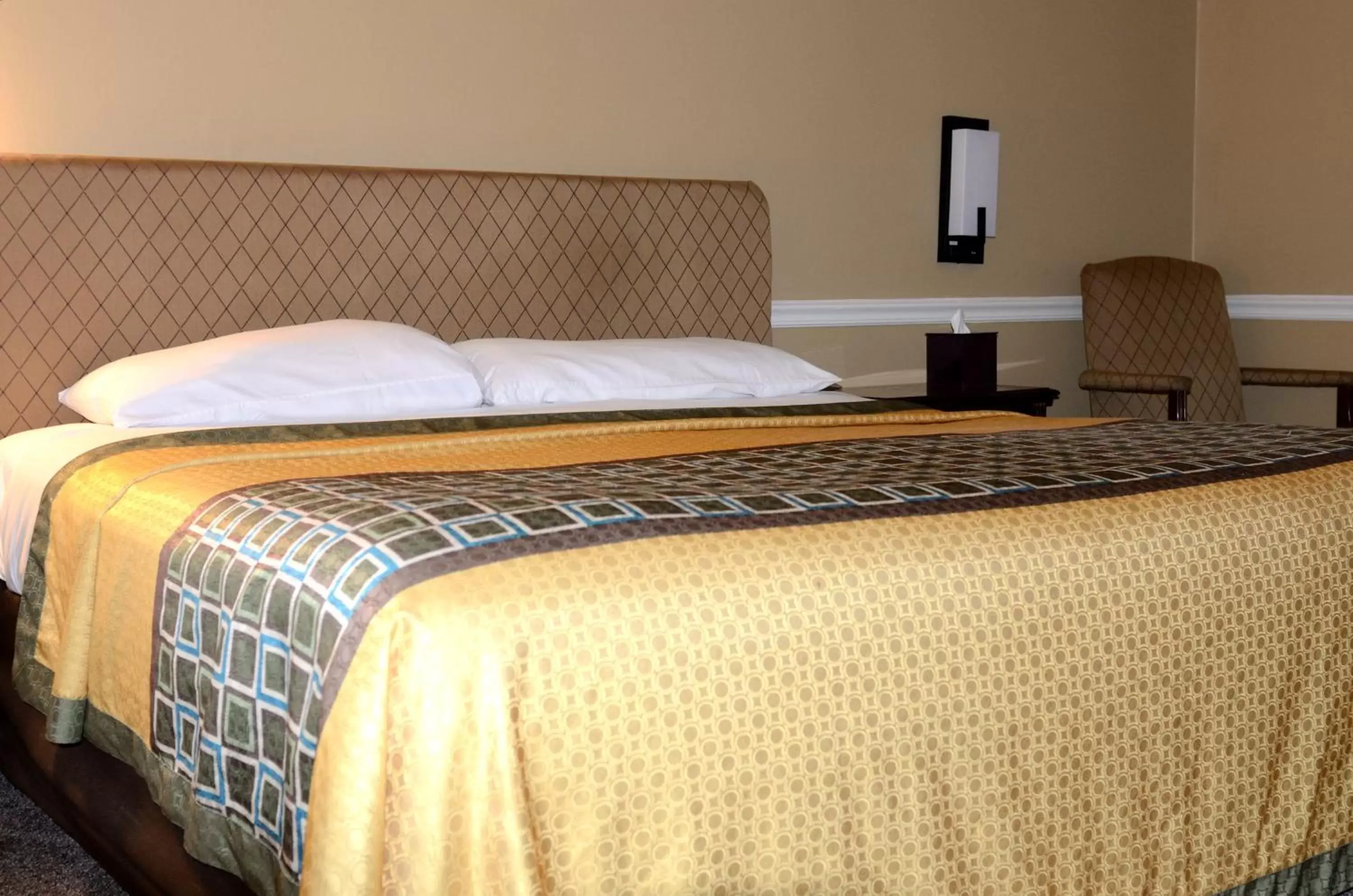 Bed in Four Seasons Country Inn