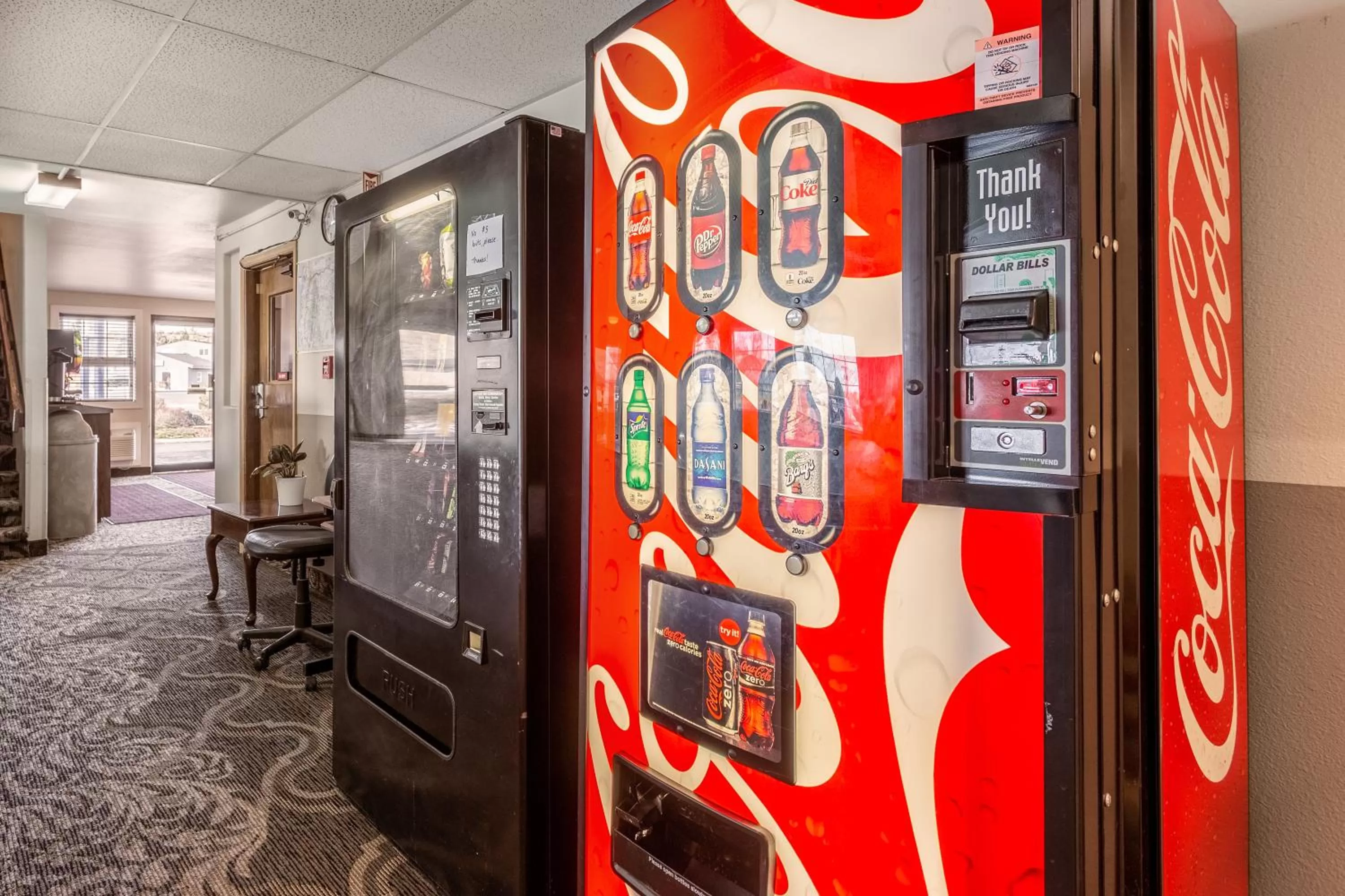 Drinks in Americas Best Value Inn Burns