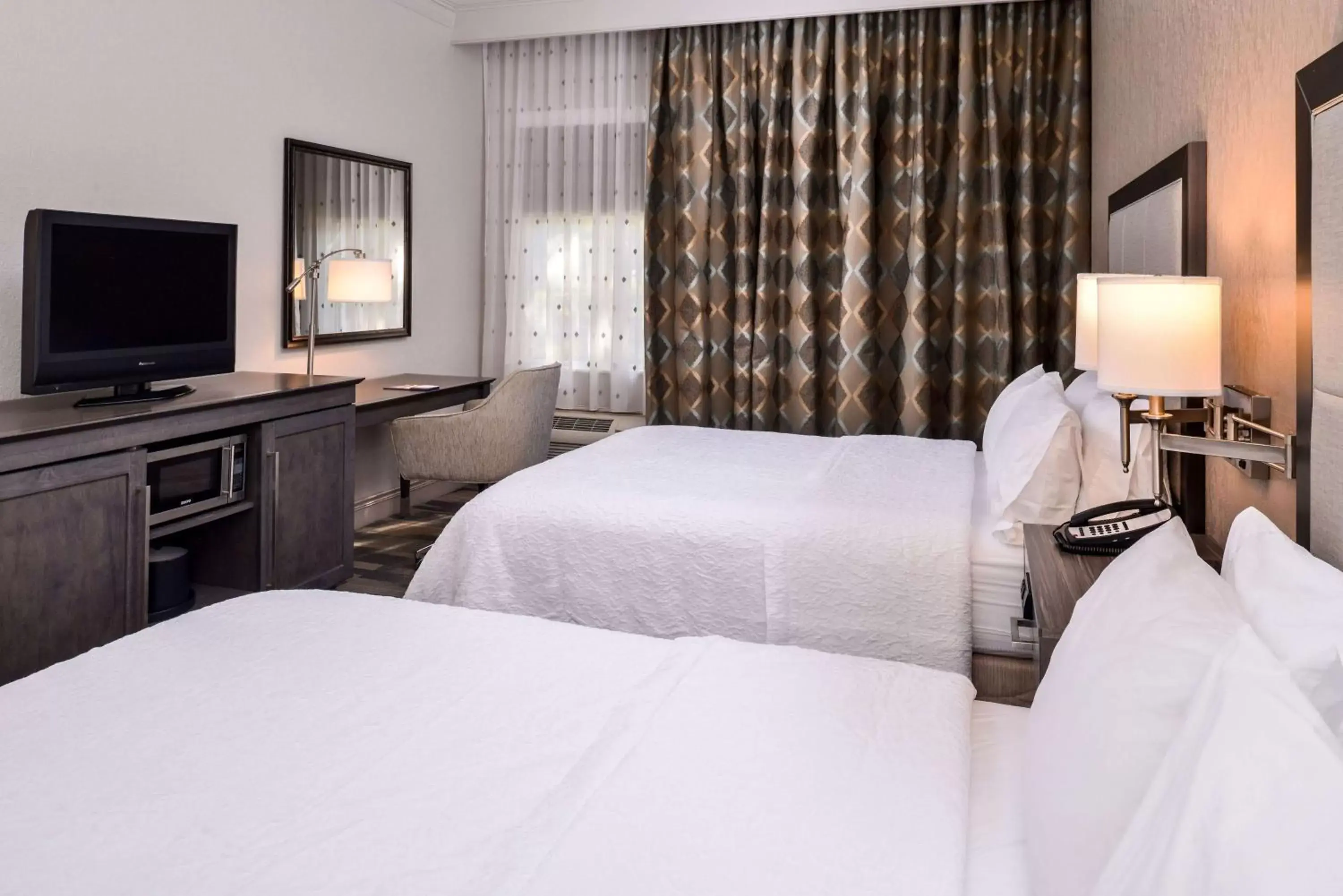 Bedroom, Bed in Hampton Inn Fort Lauderdale Plantation