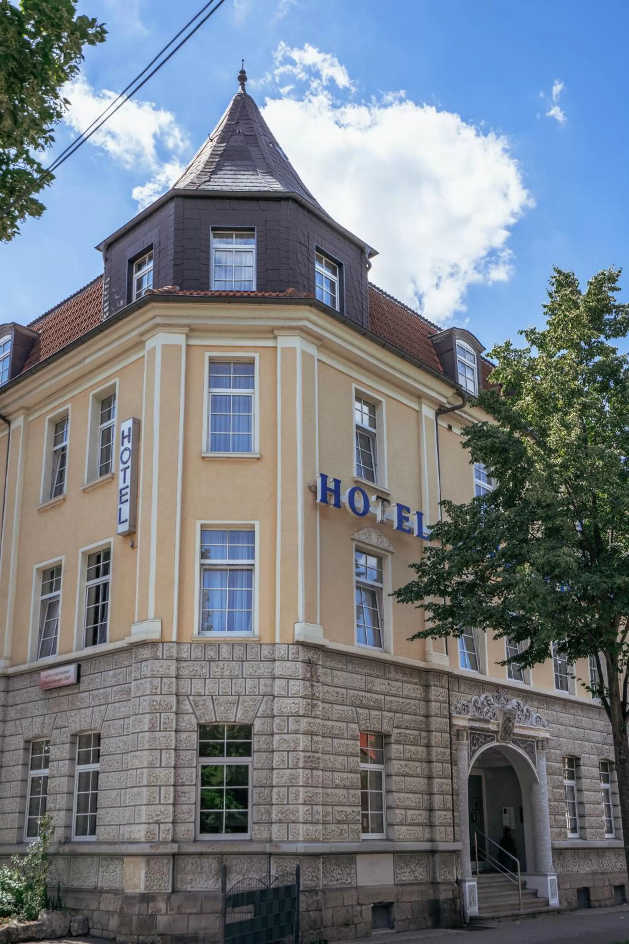 Property building in REGIOHOTEL Quedlinburger Hof - #HistorischerCharme #ZentraleLage #Wellness #FreeParking