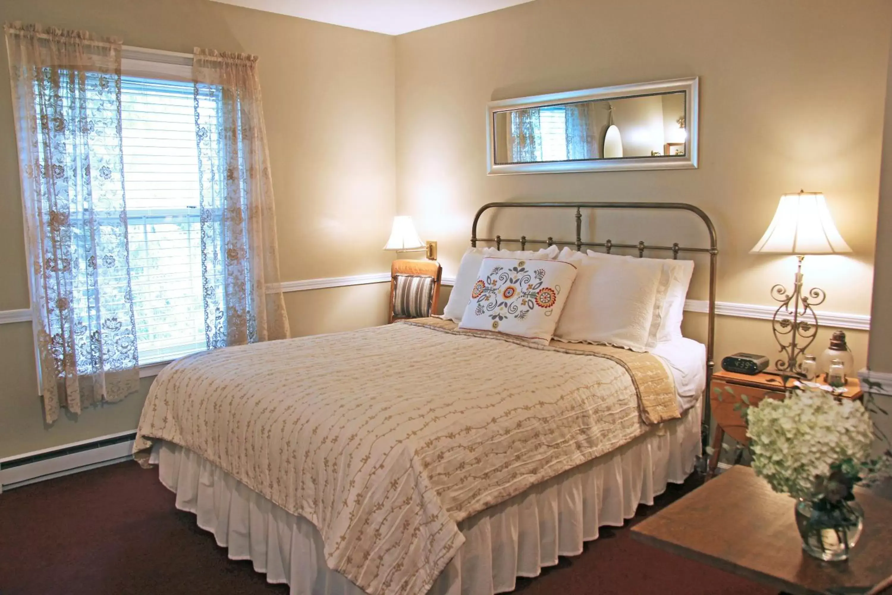 Bedroom, Bed in Eagle Harbor Inn
