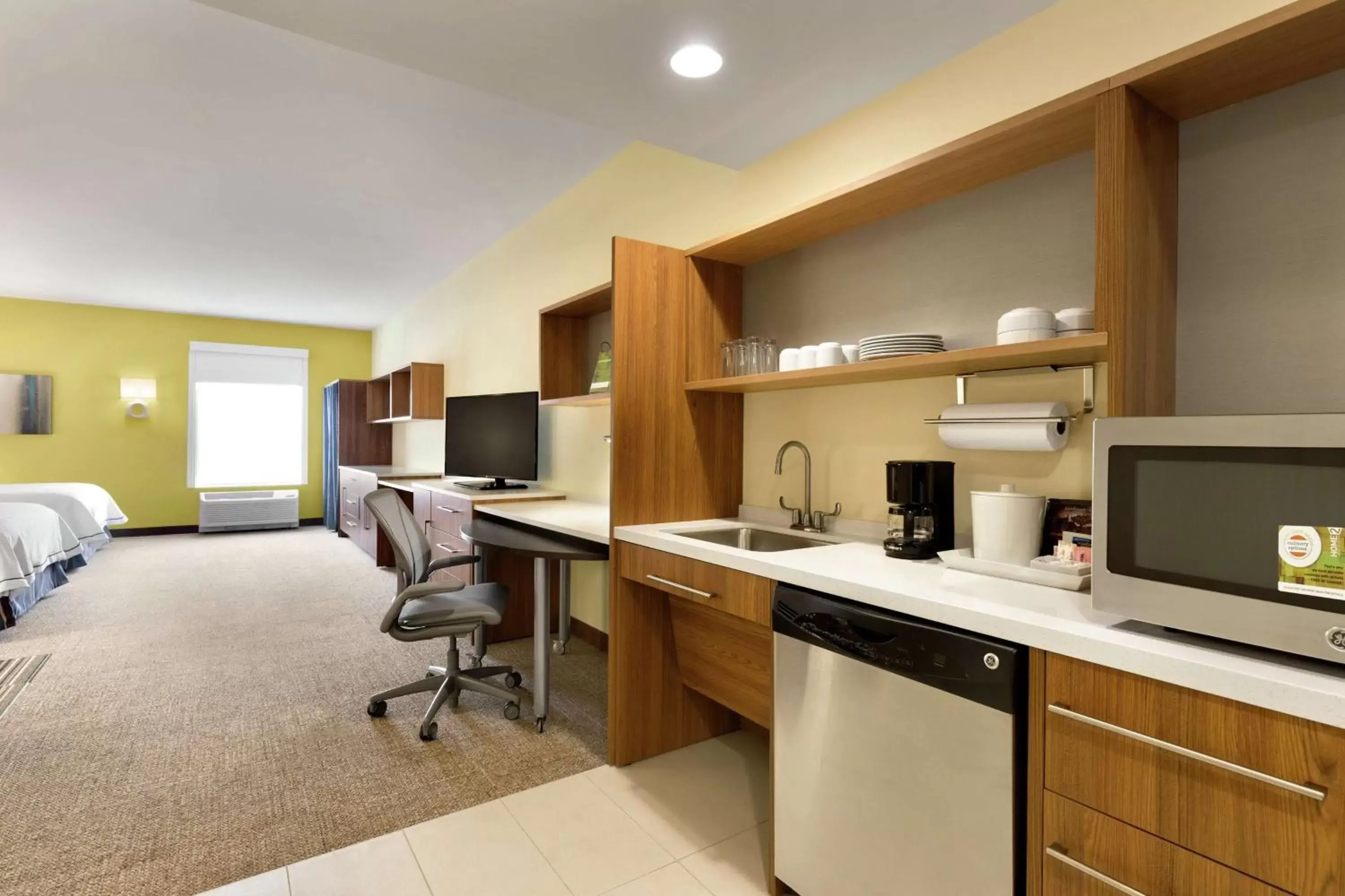Bedroom, Kitchen/Kitchenette in Home2 Suites By Hilton York