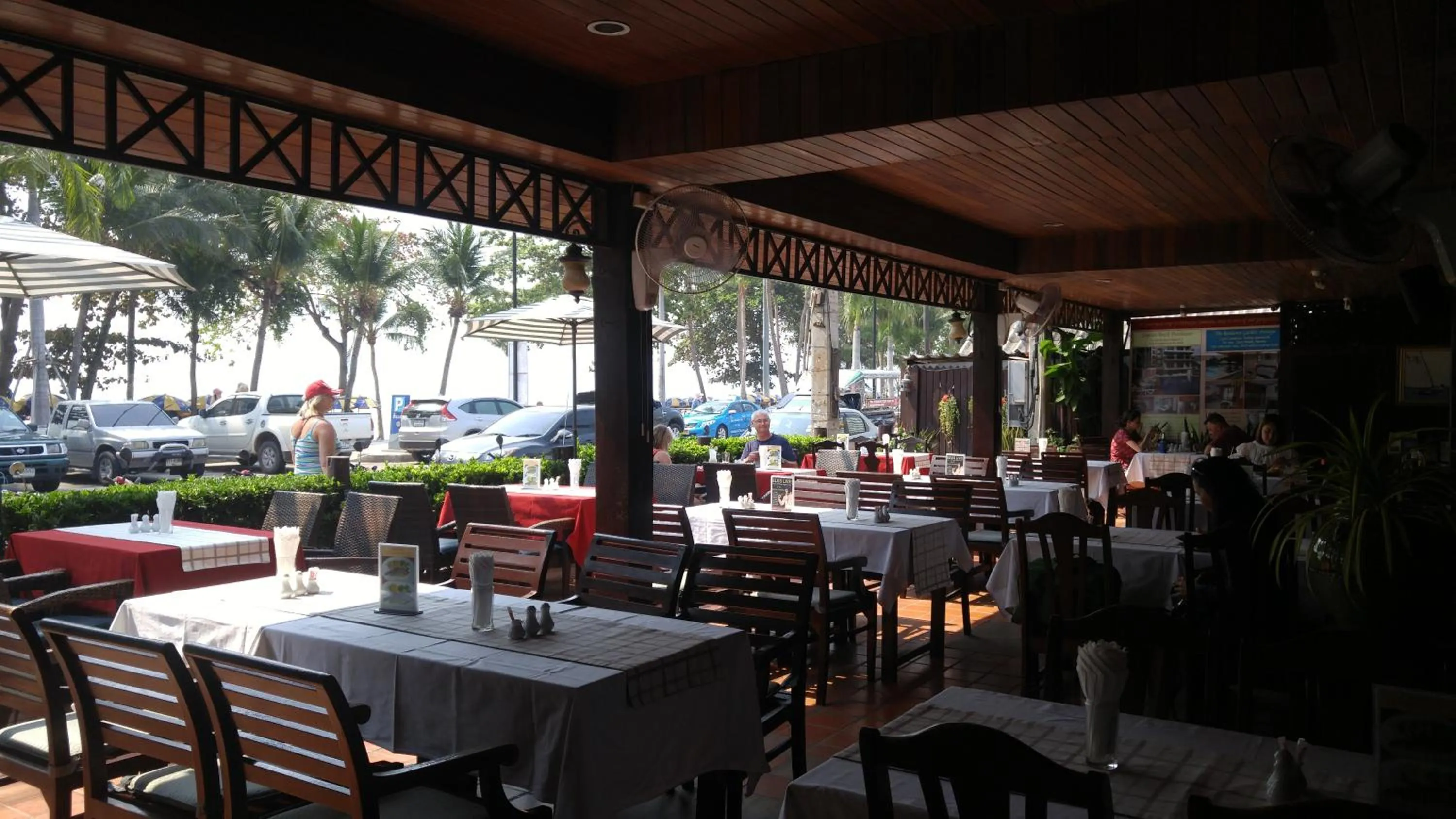 Restaurant/places to eat in Jomtien Boathouse