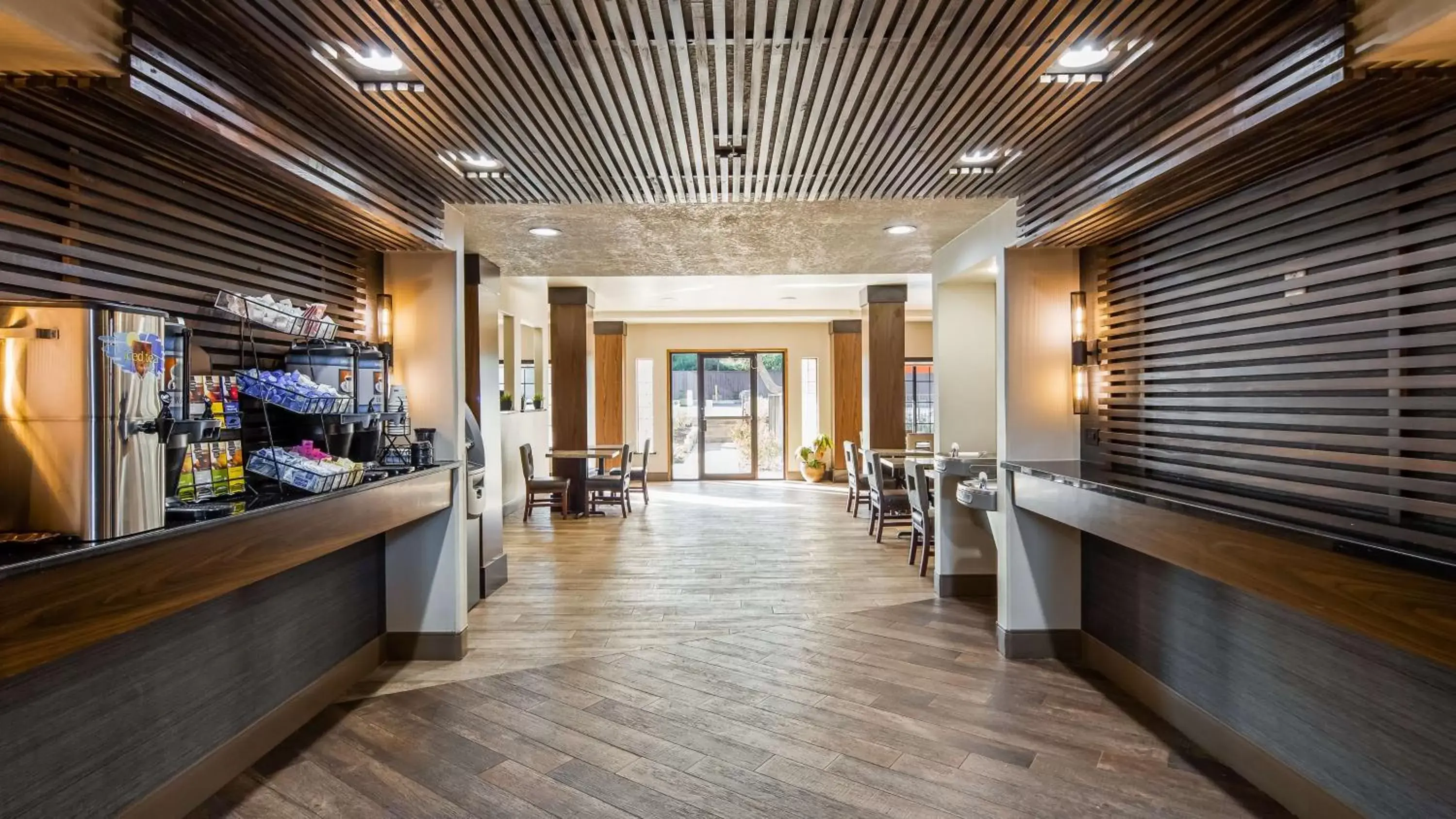 Lobby or reception, Restaurant/Places to Eat in Best Western Plus Hill Country Suites - San Antonio