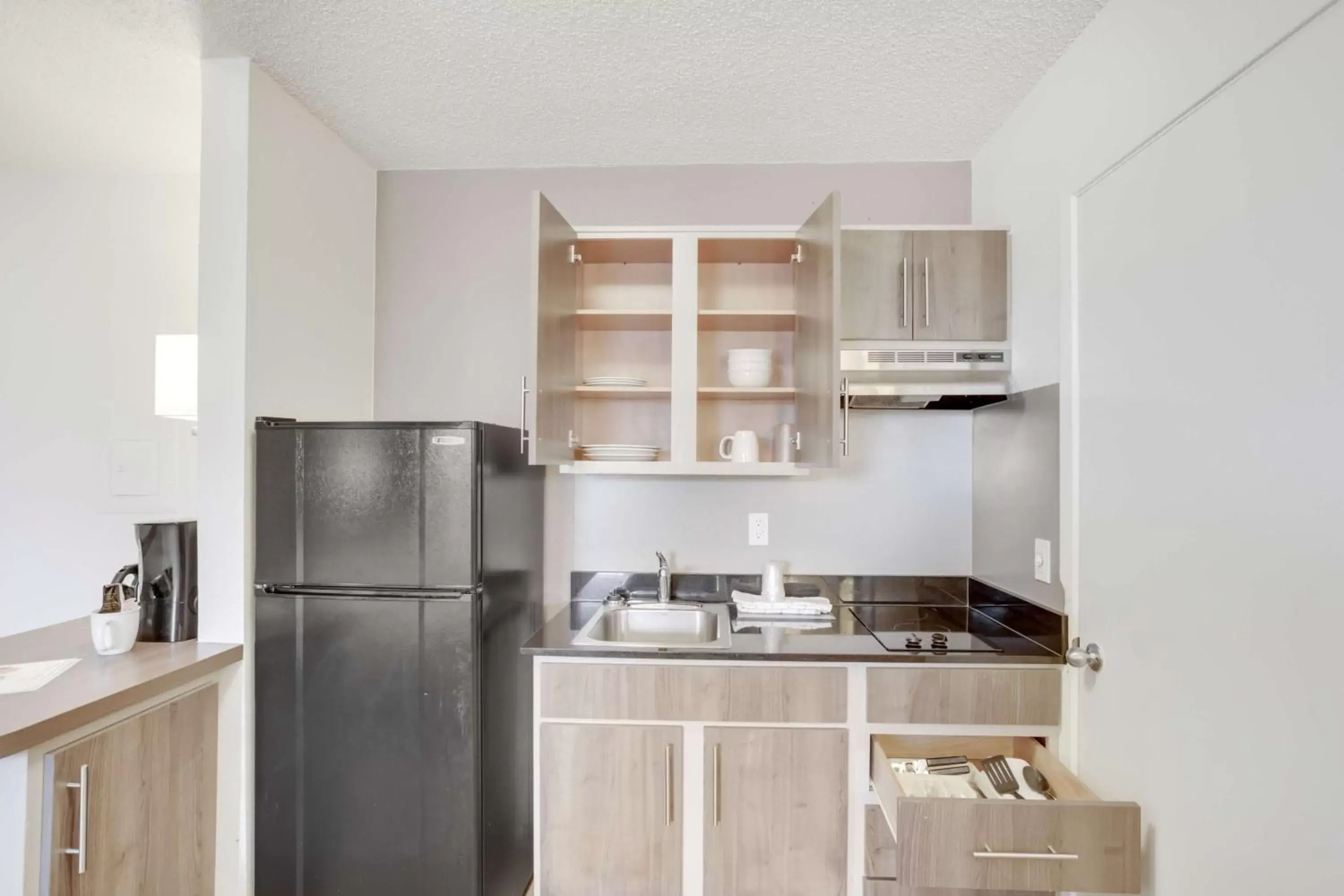 Kitchen or kitchenette, Kitchen/Kitchenette in Studio 6-Stafford, TX - Houston - Sugarland