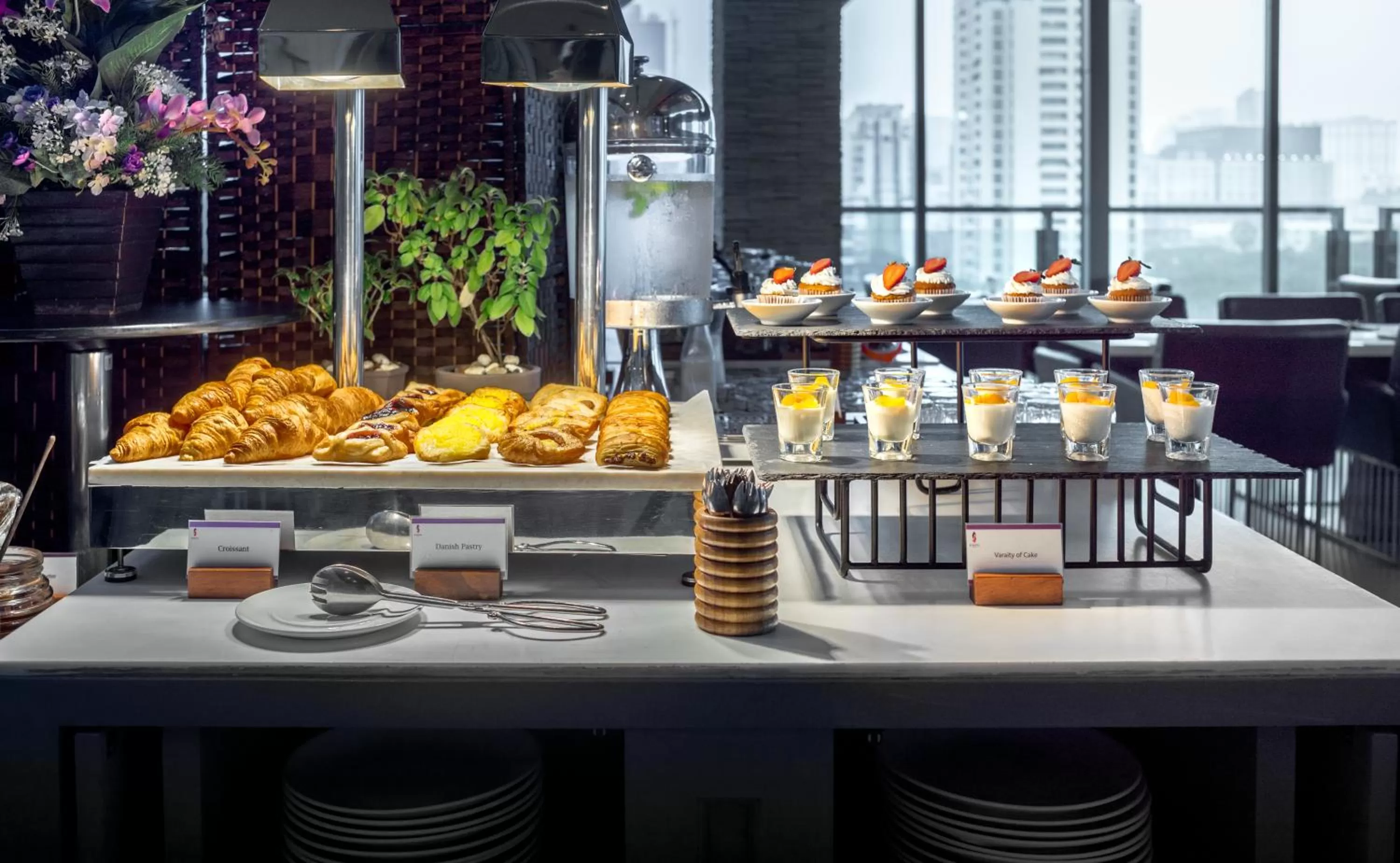 Food and drinks in Sivatel Bangkok Hotel