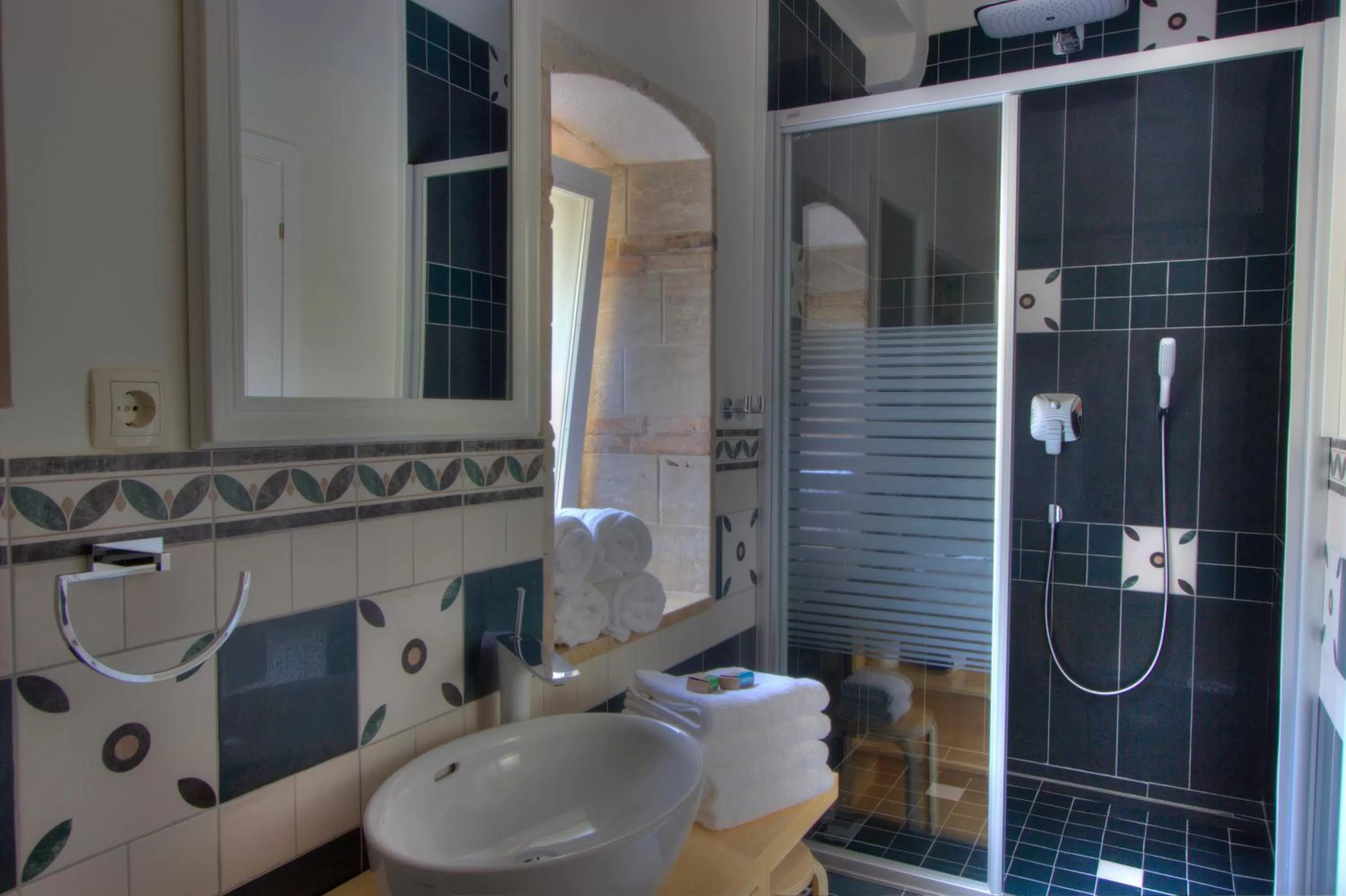 Shower in Central Apartments Integrated Hotel