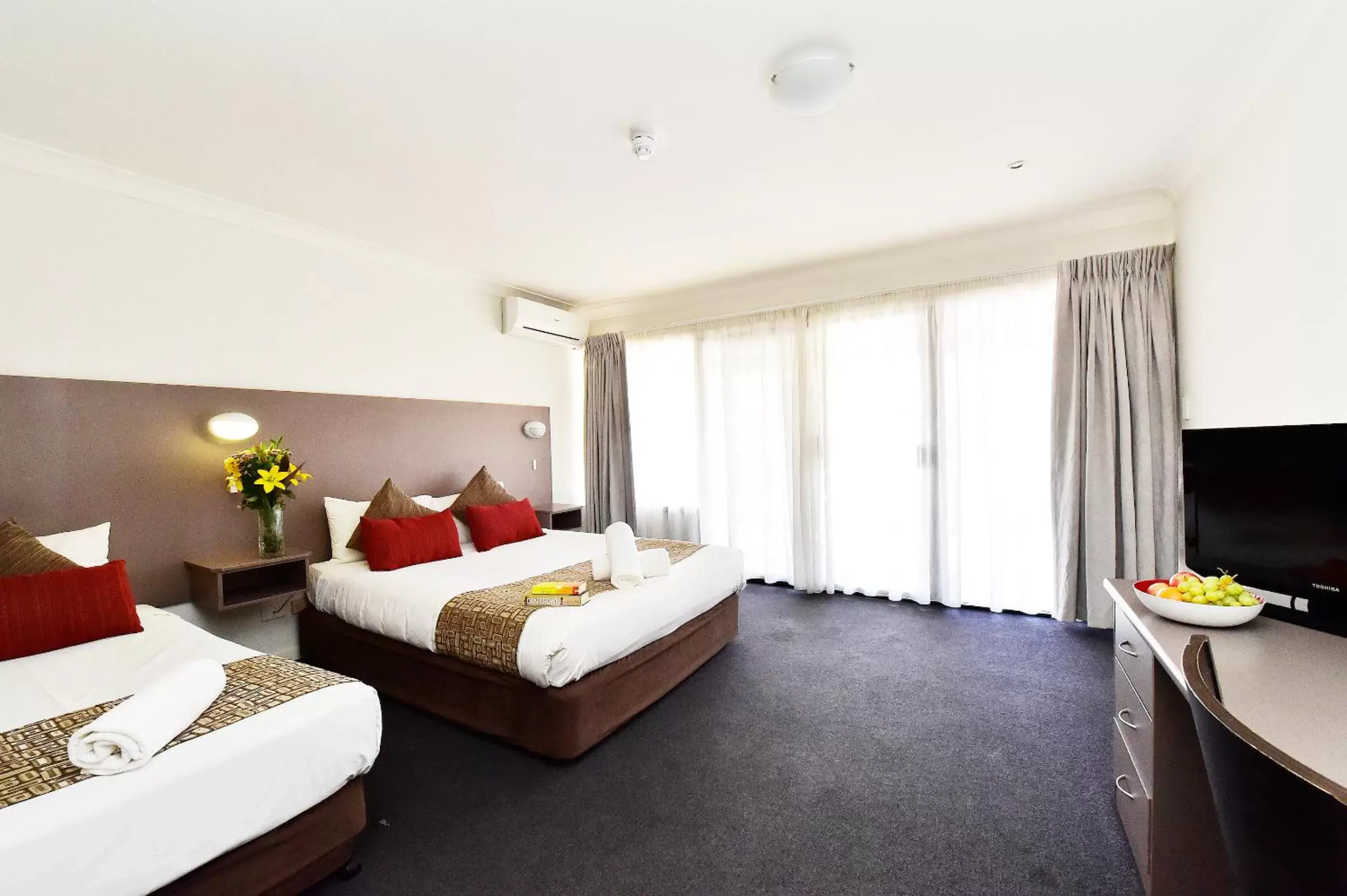 Bedroom, Bed in Diplomat Hotel Alice Springs