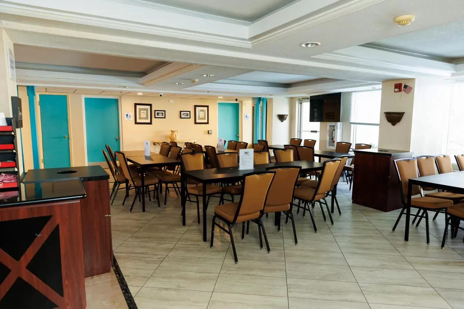 Breakfast, Restaurant/Places to Eat in Garnet Inn & Suites, Orlando