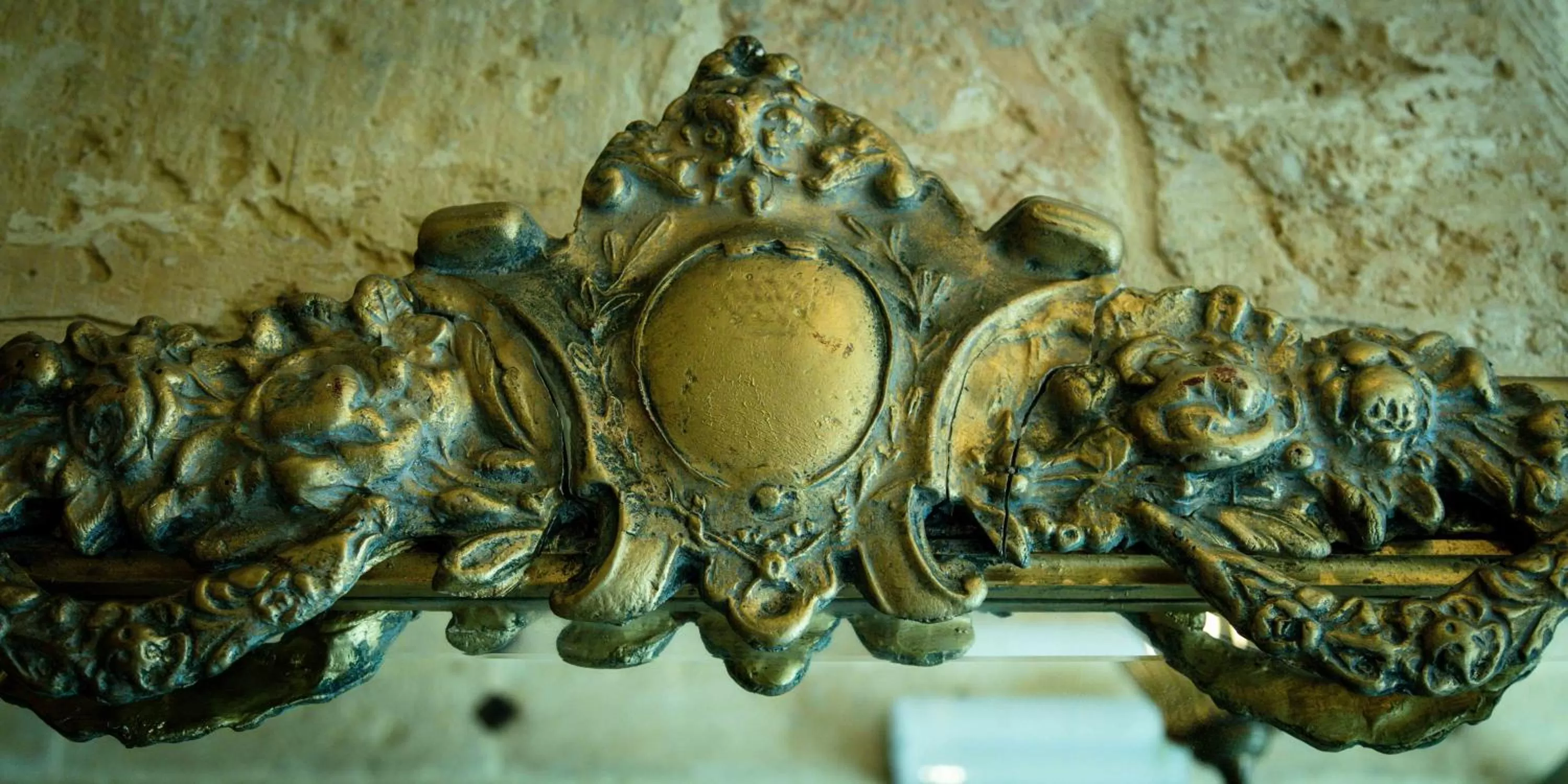 Decorative detail in The 3Cities Auberge