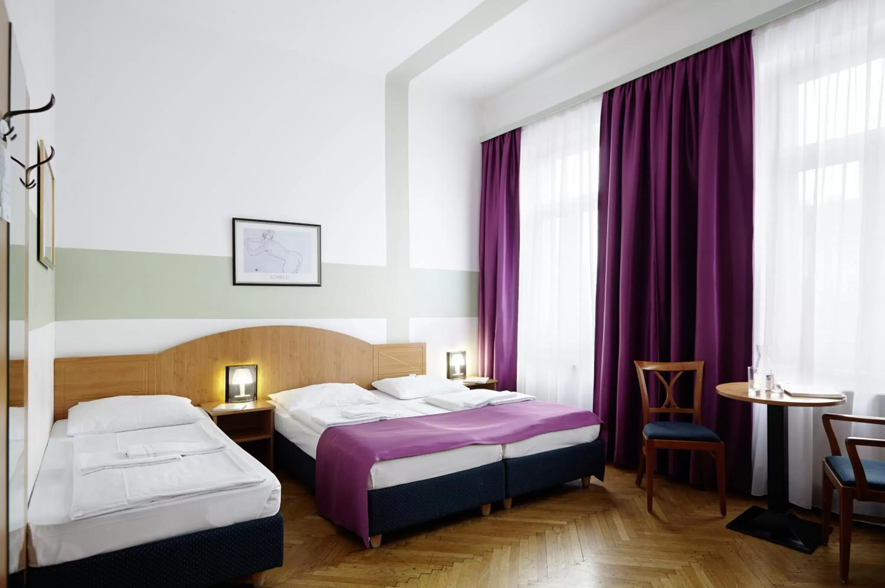 Photo of the whole room, Bed in Boutique Hotel Donauwalzer