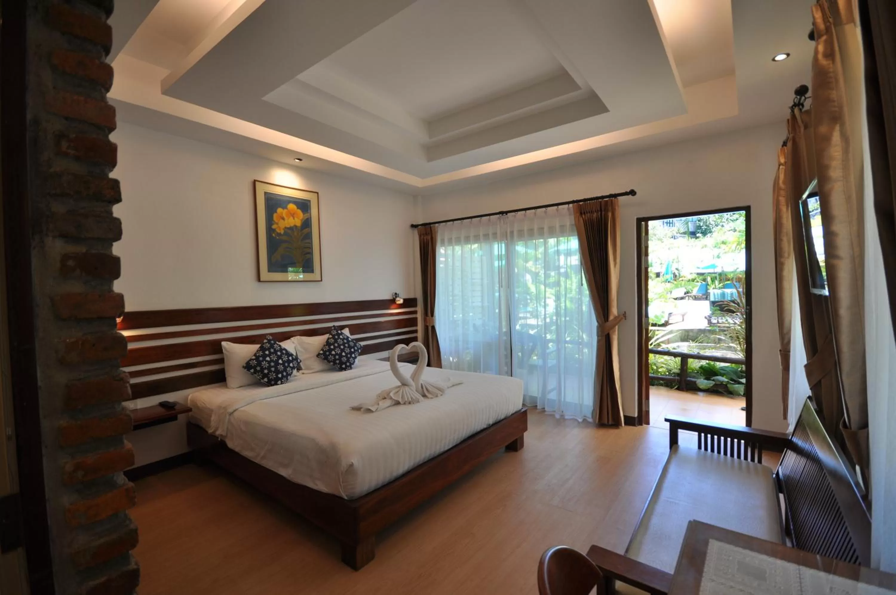 Photo of the whole room, Bed in Green View Village Resort