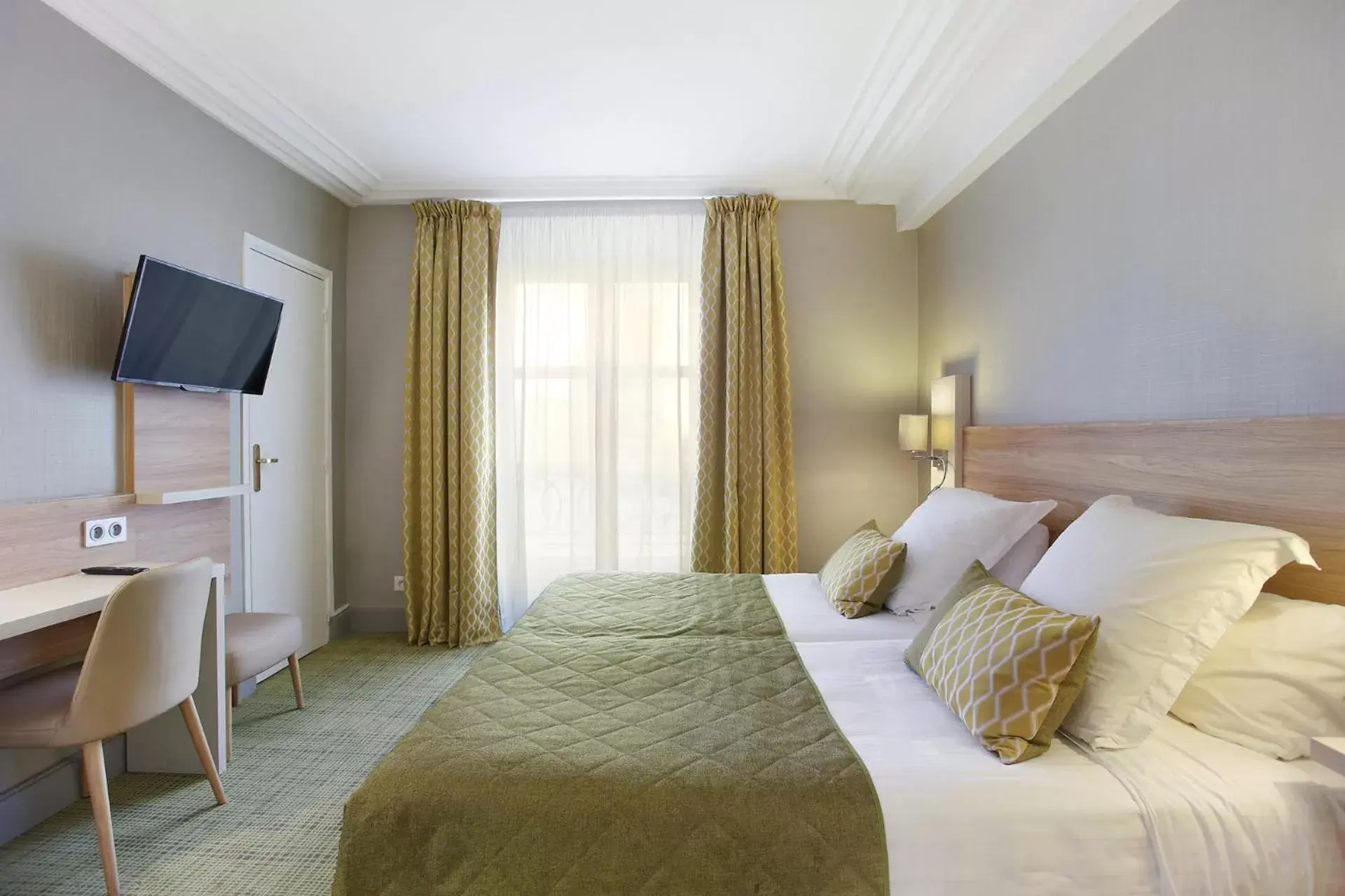 Bed in Lautrec Opera Bed in Lautrec Opera