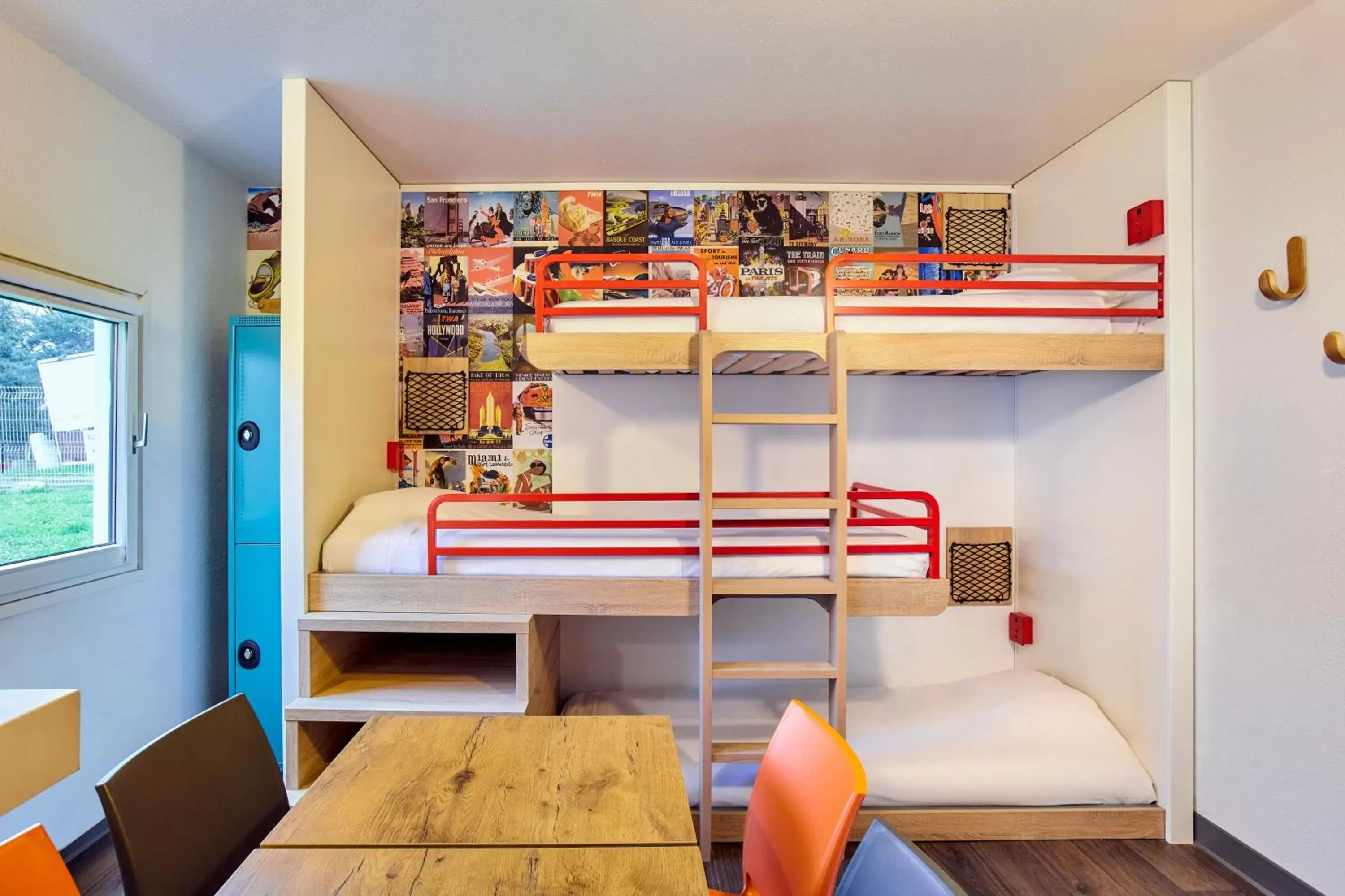 Bunk Bed in hotelF1 Chartres