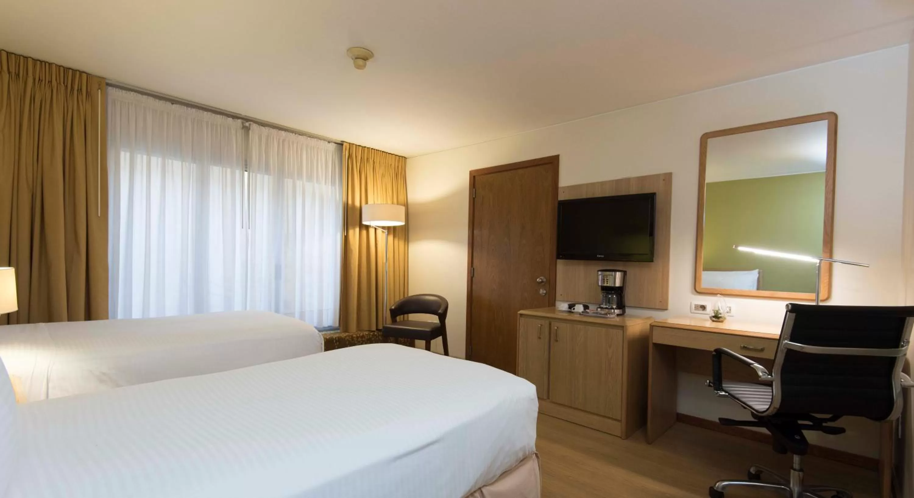 Photo of the whole room, Bed in Holiday Inn Montevideo by IHG