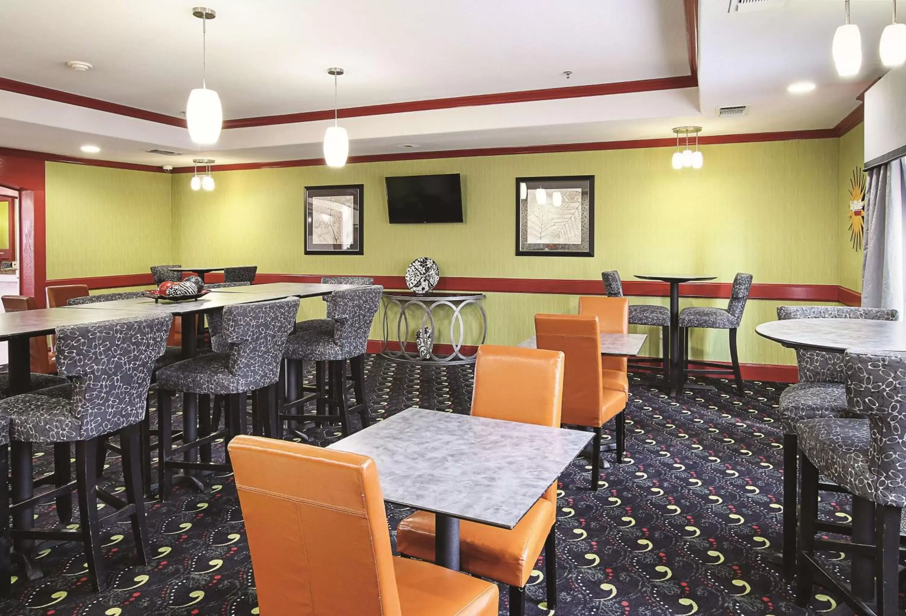 Restaurant/Places to Eat in La Quinta Inn & Suites by Wyndham South Dallas - Hutchins