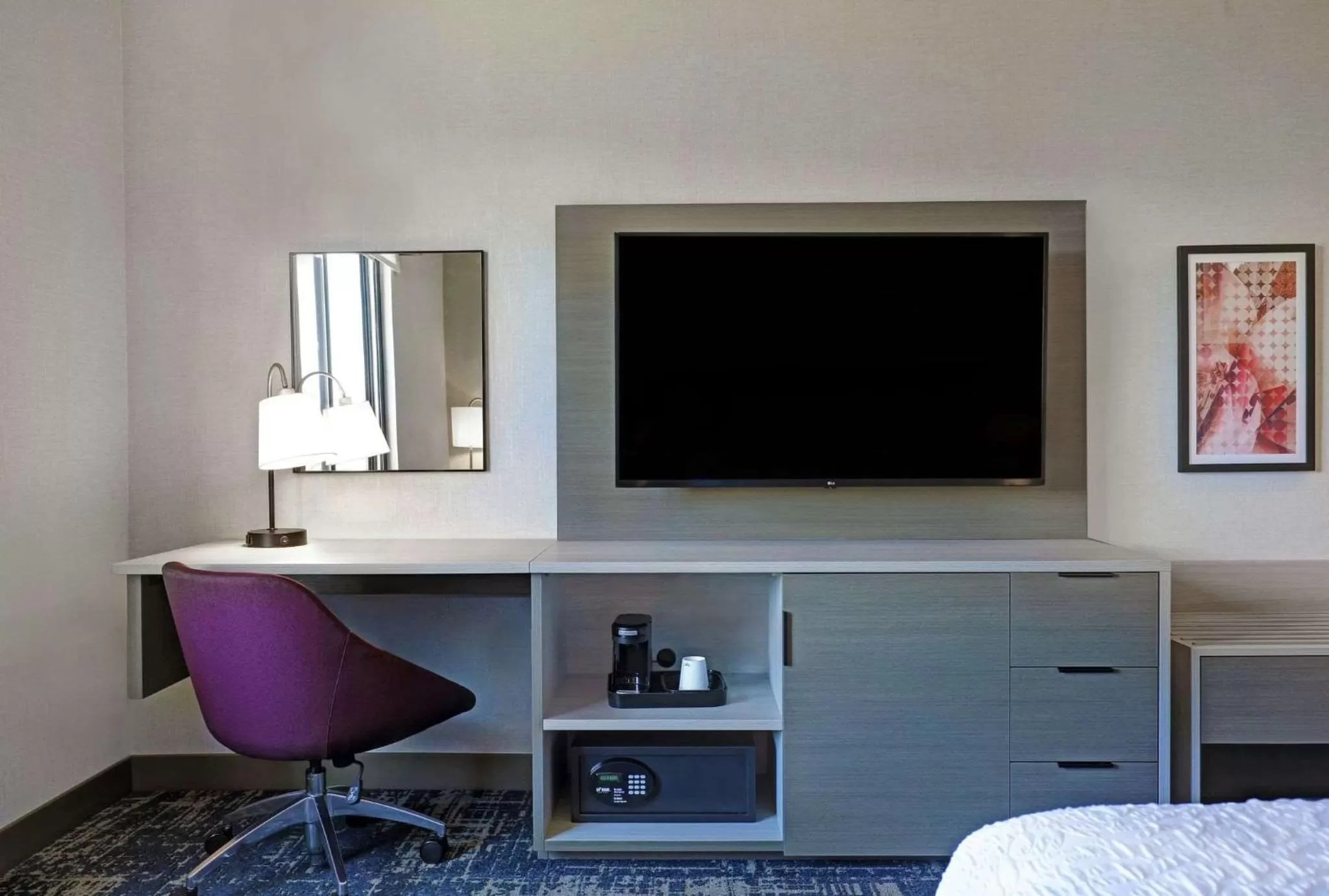 Bedroom in Hampton Inn Patterson, Ca