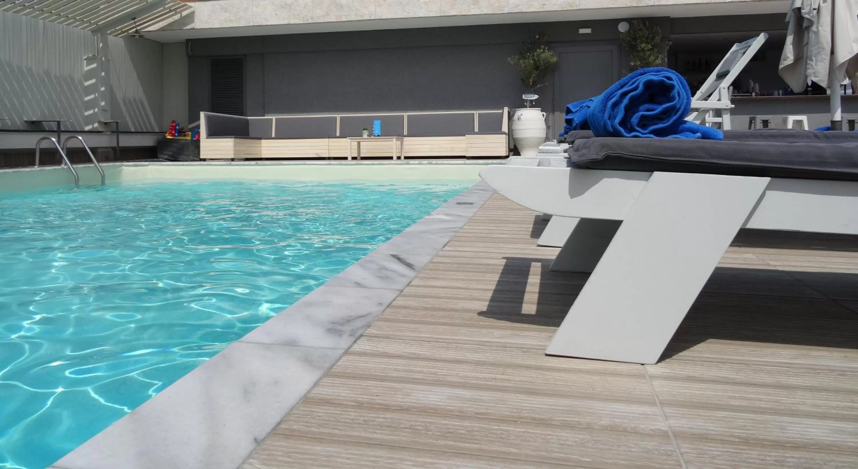 Swimming pool in Capsis Hotel Thessaloniki