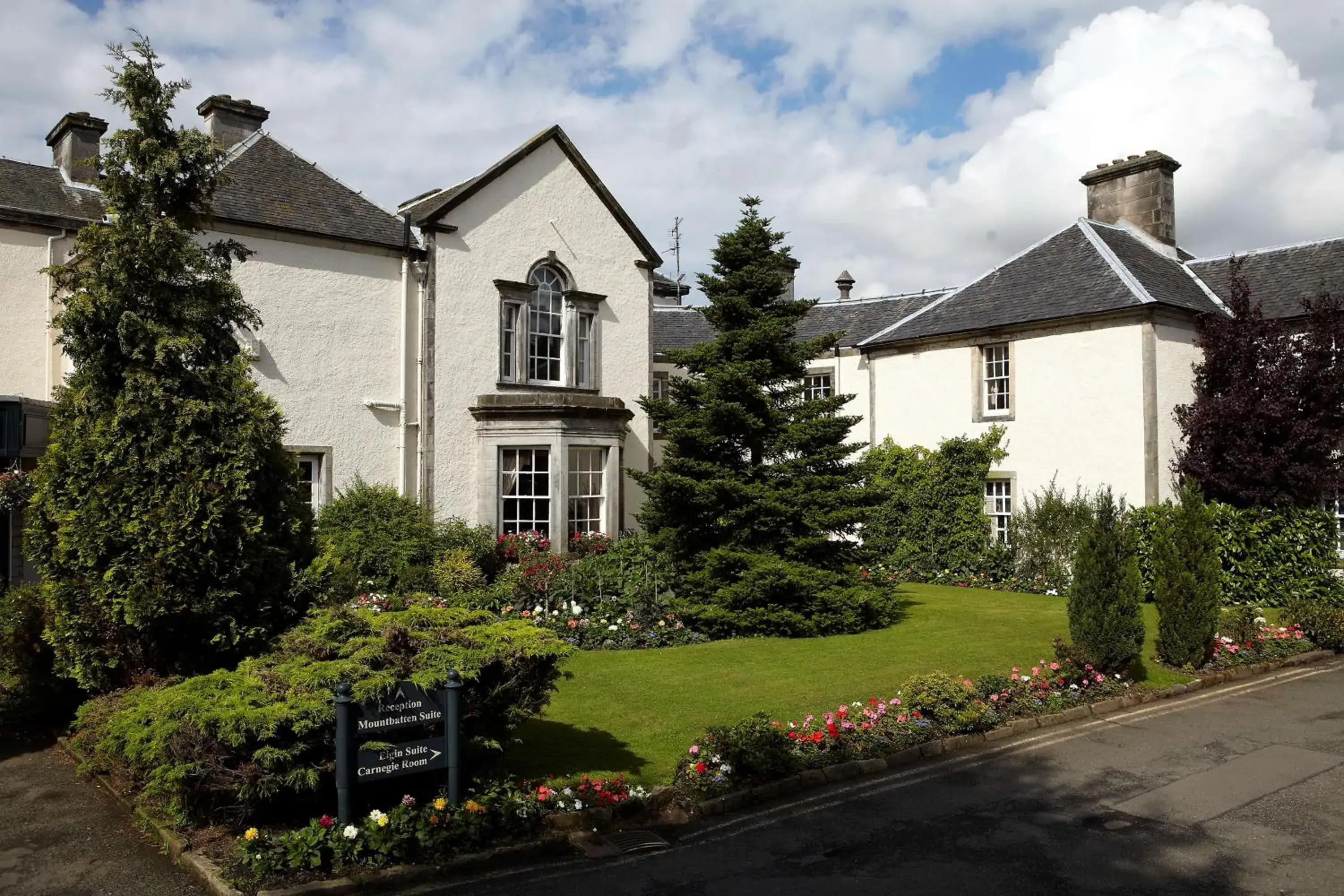 Property building in Best Western Plus Dunfermline Crossford Keavil House Hotel Property building in Best Western Plus Dunfermline Crossford Keavil House Hotel
