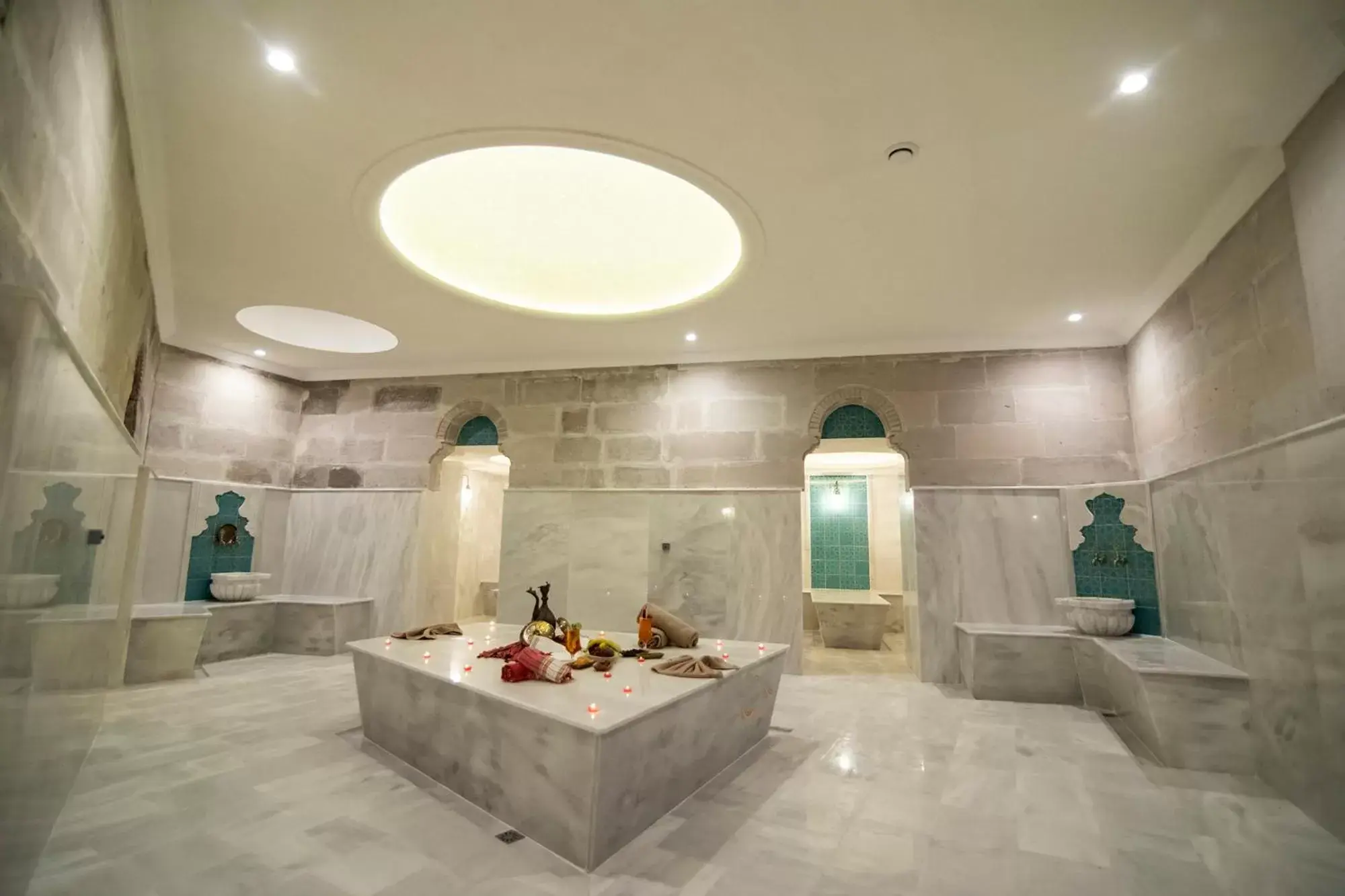 Hot Tub in Imperial Cave Suites & Spa