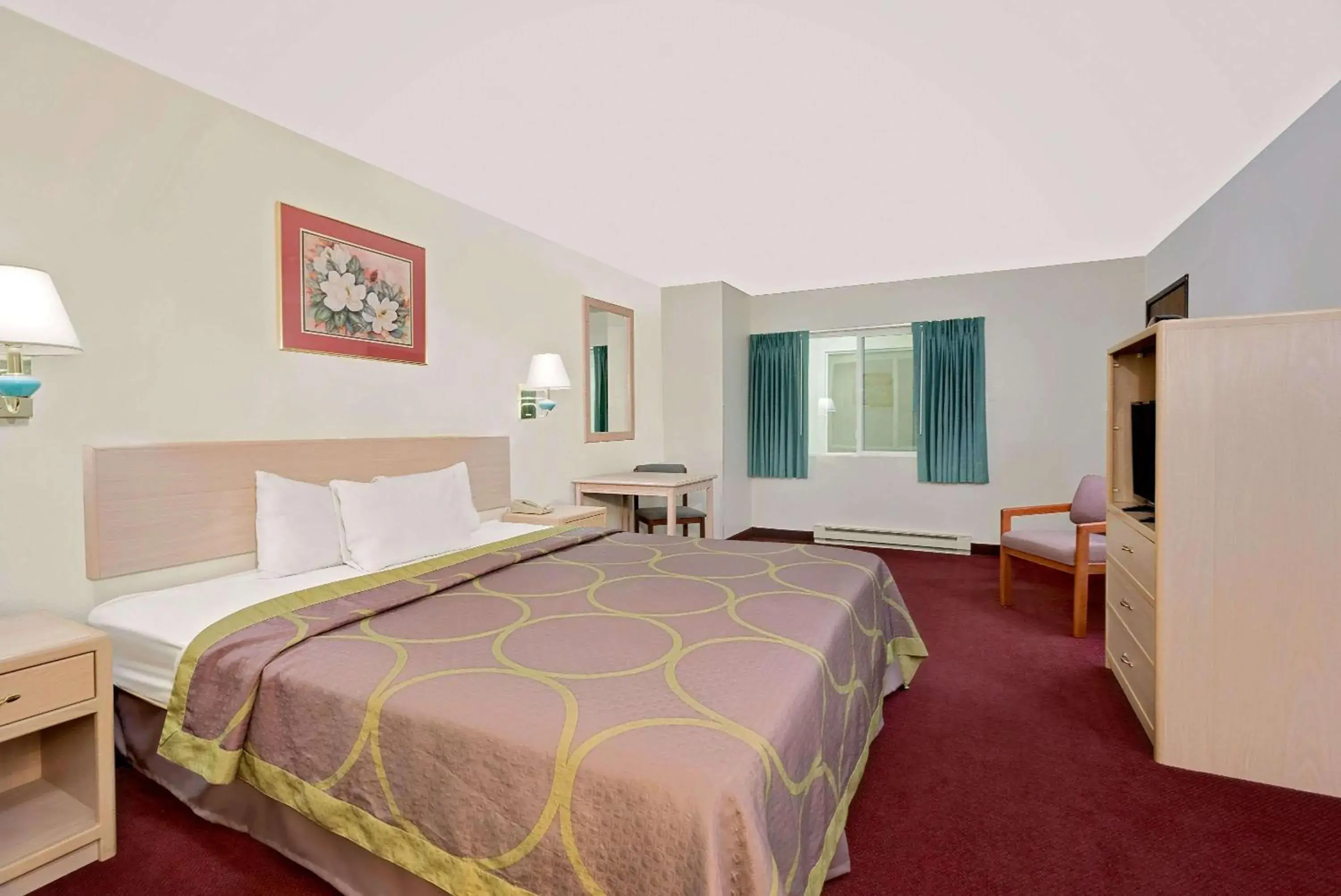 Photo of the whole room, Bed in Super 8 by Wyndham Keystone/Mt. Rushmore